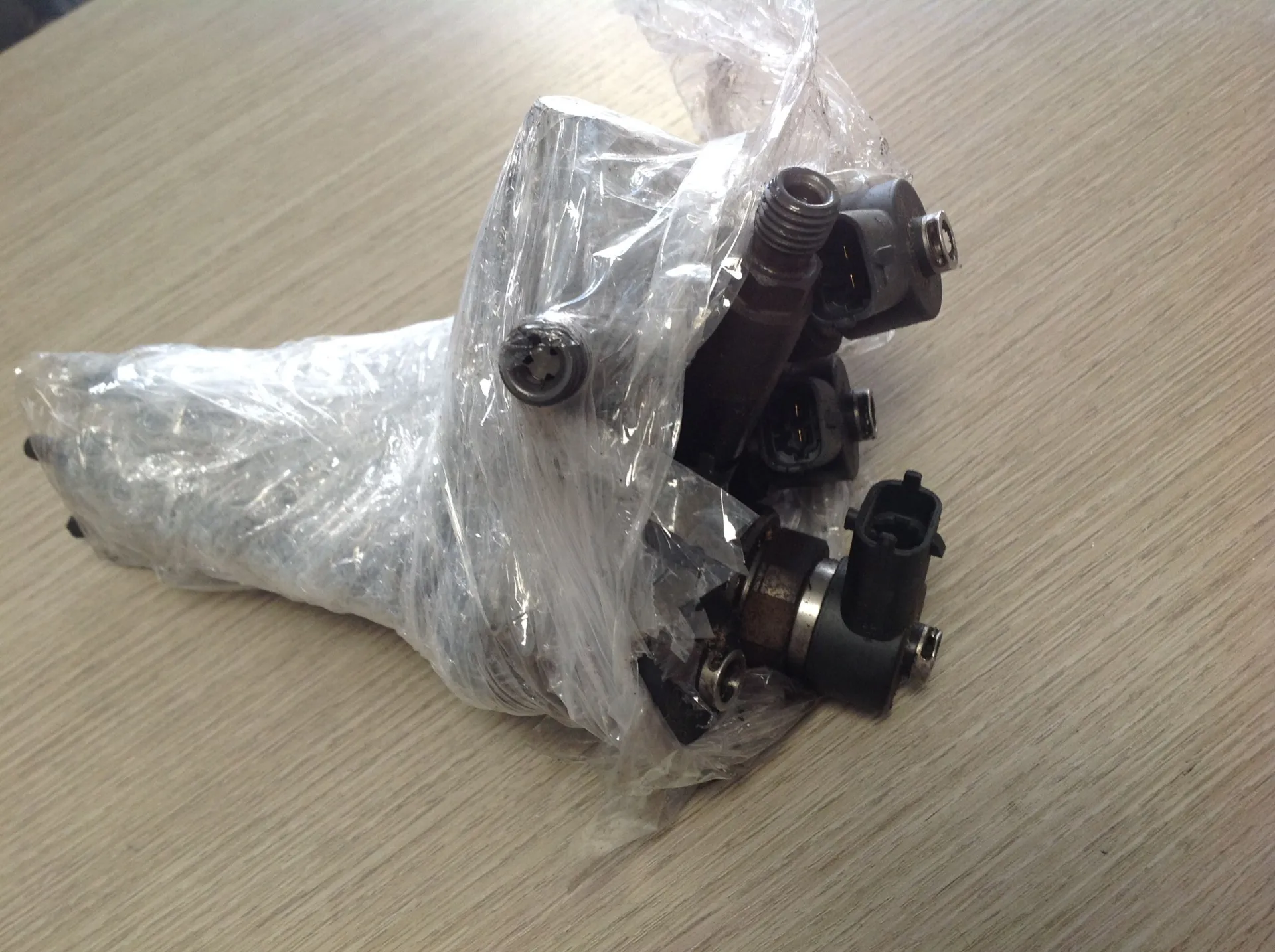 KIT INIETTORI con codice 0445110175 da OPEL Astra H Berlina Diesel (2006)