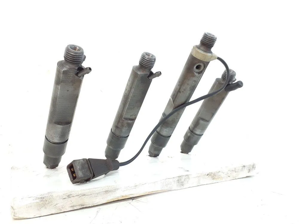 KIT INIETTORI con codice 0432193600 / 028130203F - 0432193598 / 028130203E da SKODA Fabia Berlina 1Â° Serie con codice motore ASY (2000)