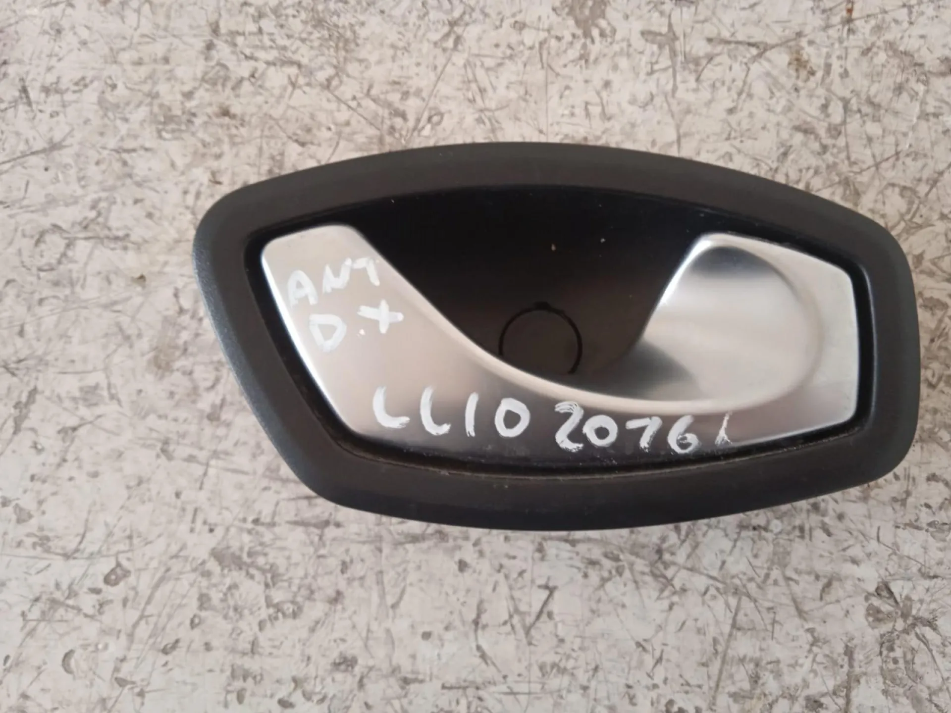 MANIGLIA INTERNA ANTERIORE DESTRA RENAULT Clio Serie IV (12>19) 1500 Diesel con codice motore K9K/K9K (2016)