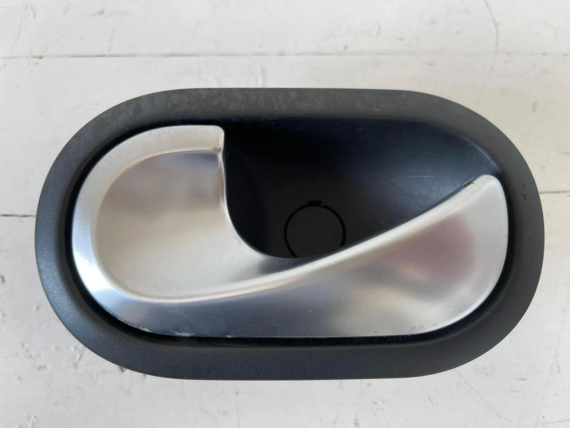 MANIGLIA INTERNA ANTERIORE SINISTRA con codice 8200028487 da RENAULT Megane ll Serie (02>06) Diesel (2005)