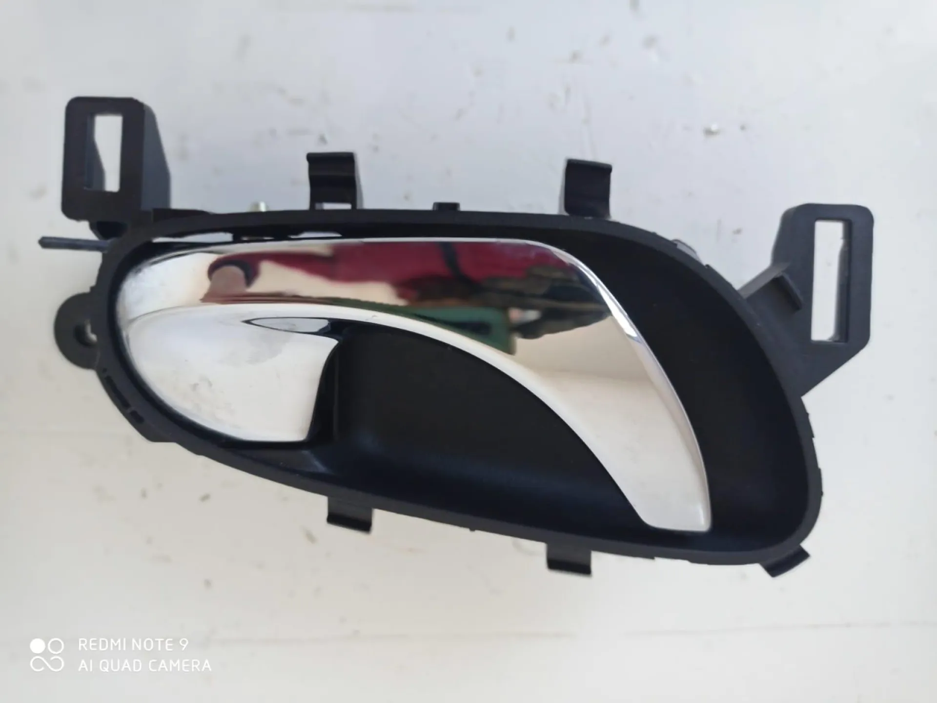 MANIGLIA INTERNA POSTERIORE DESTRA con codice 806704EAA da NISSAN Qashqai 2Â° Serie Diesel (2012)