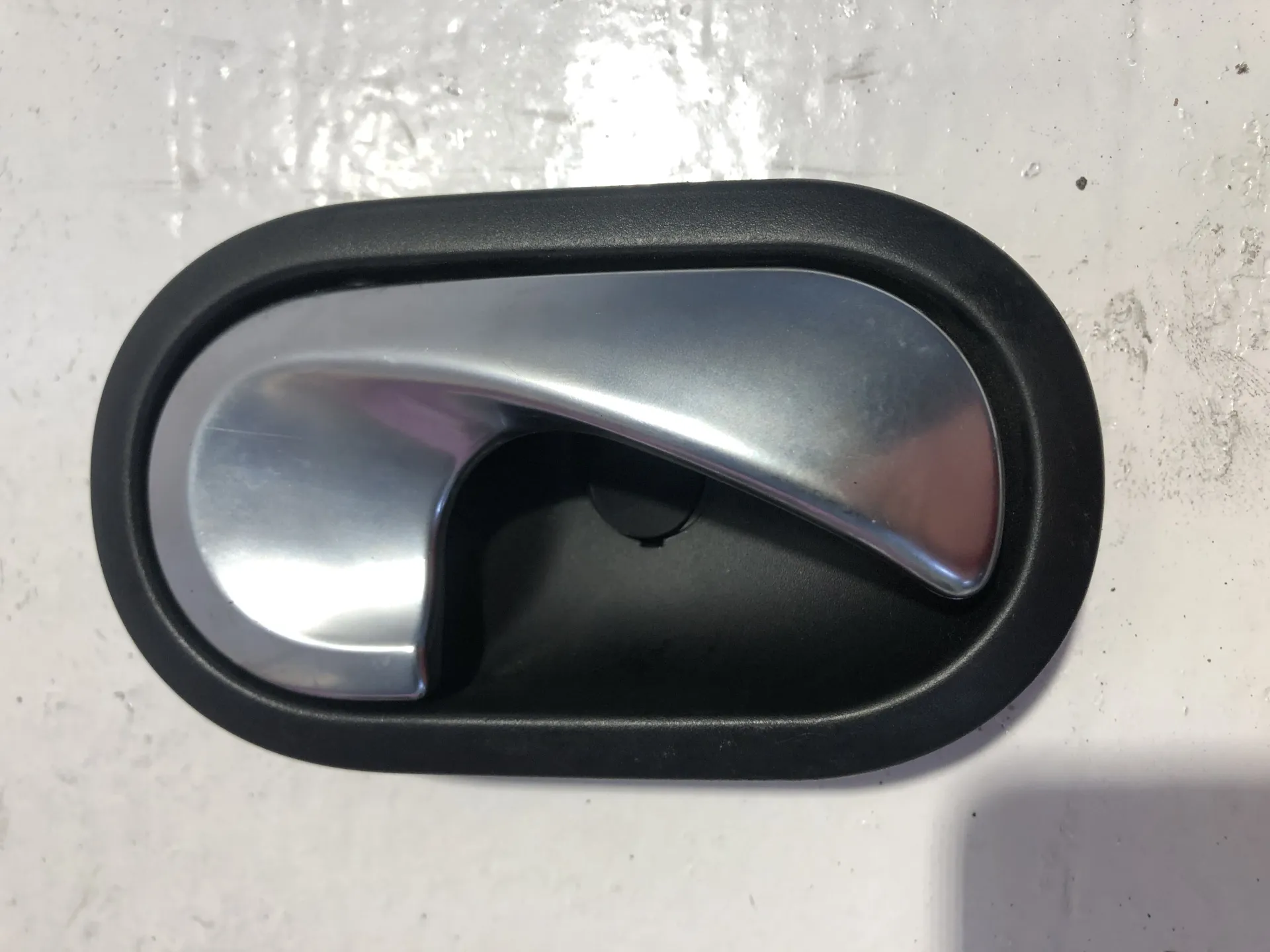 MANIGLIA INTERNA POSTERIORE DESTRA RENAULT Clio Serie (04>08) Diesel (2005)