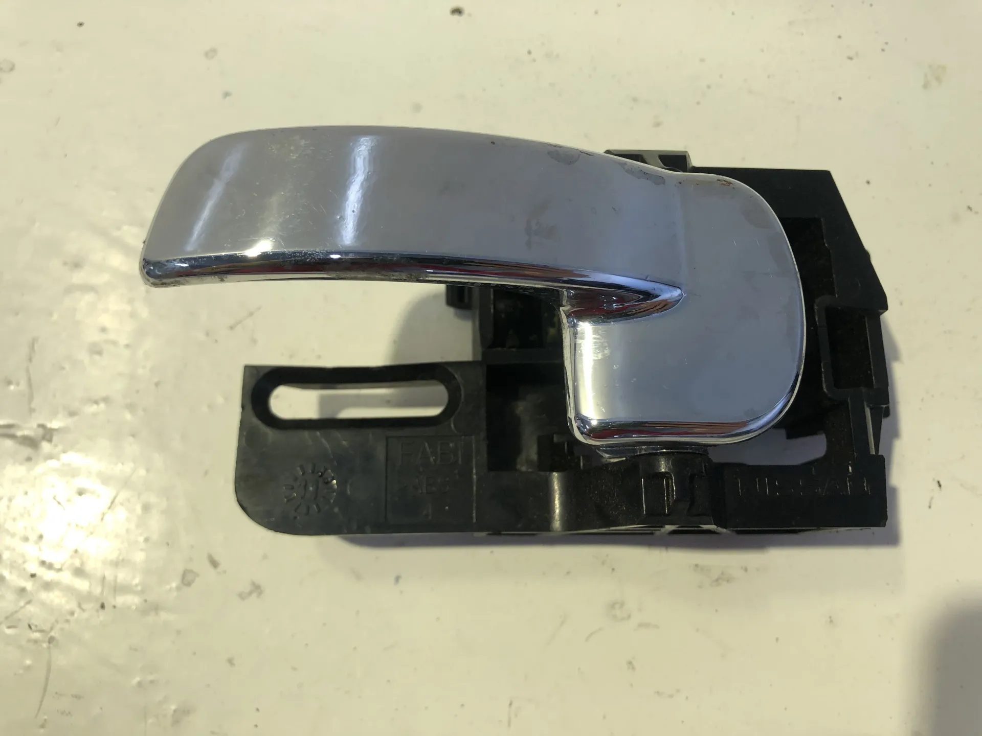 MANIGLIA INTERNA POSTERIORE SINISTRA con codice 80671JD0 da NISSAN Qashqai 2Â° Serie Diesel (2012)