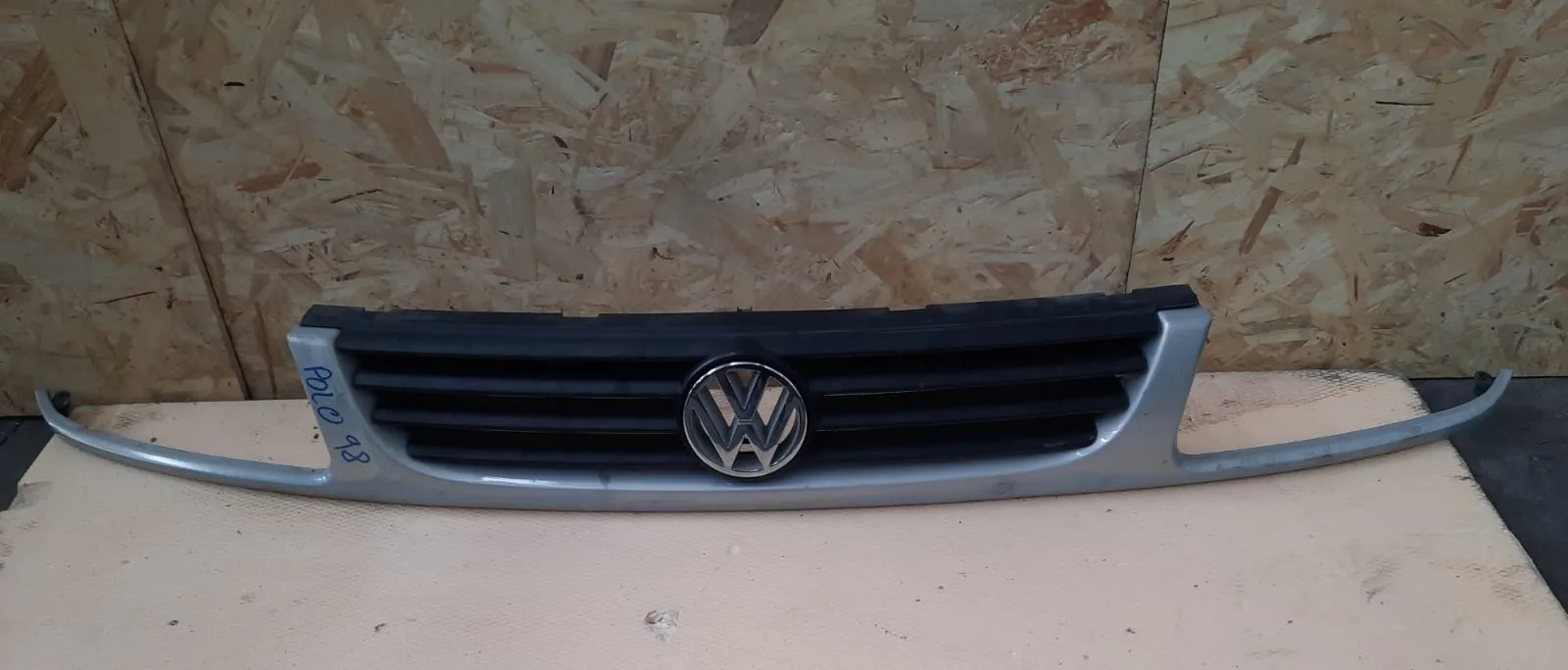 Mascherina anteriore Volkswagen Polo del 1998 1.4 Benzina