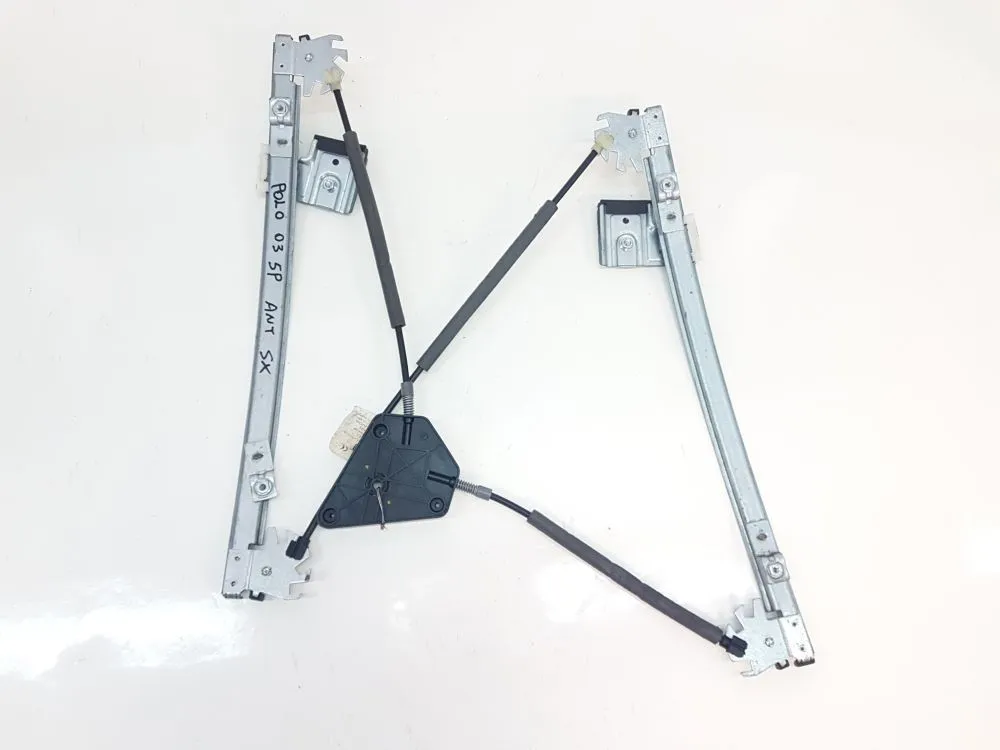 MECCANISMO ALZAVETRO ANT. SX con codice 6Q4839461E da VOLKSWAGEN Polo 4° Serie 1400 Benzina 55 (2003)