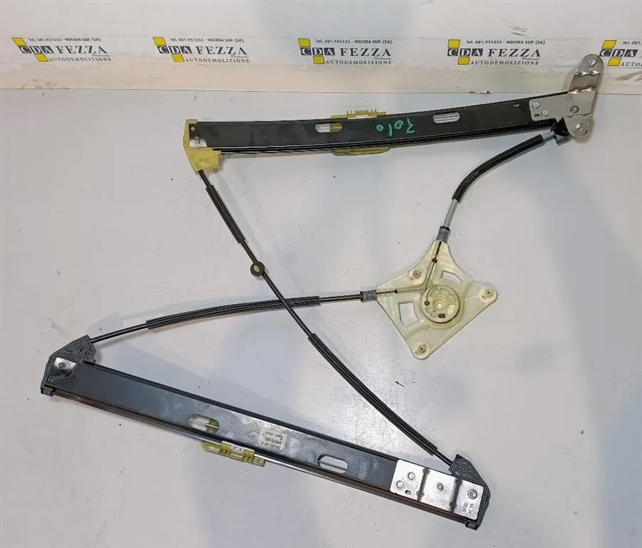 MECCANISMO ALZAVETRO ANT. SX con codice 2G4837461B da VOLKSWAGEN Polo 6Â° Serie 999 benzina (2018)
