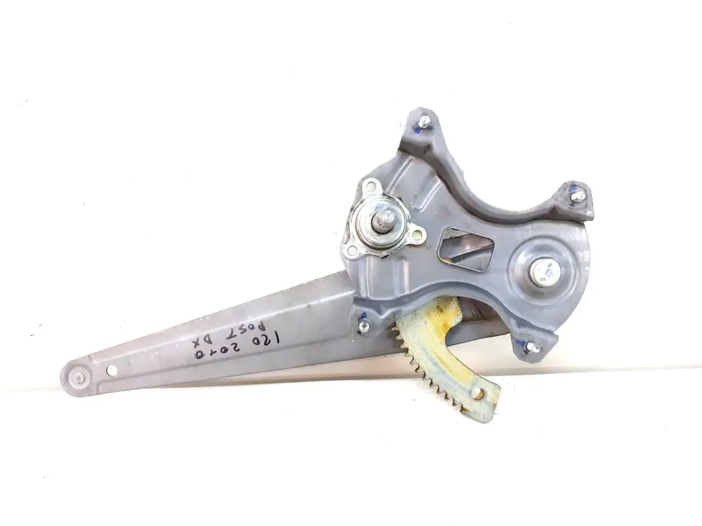 MECCANISMO ALZAVETRO POST. DX con codice 834021J000 da HYUNDAI i20 1° Serie 1200 Benzina 57 (2010)