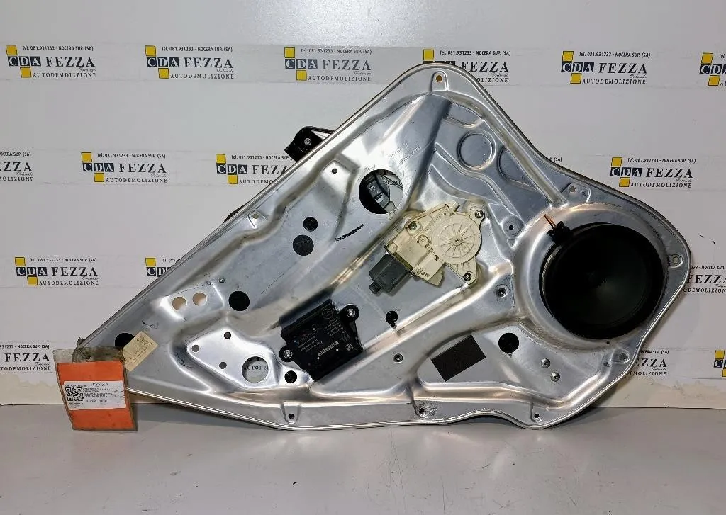 MECCANISMO ALZAVETRO POST. SX con codice A2047301179 da MERCEDES GLK (W204) (08>) 2143 diesel (2010)