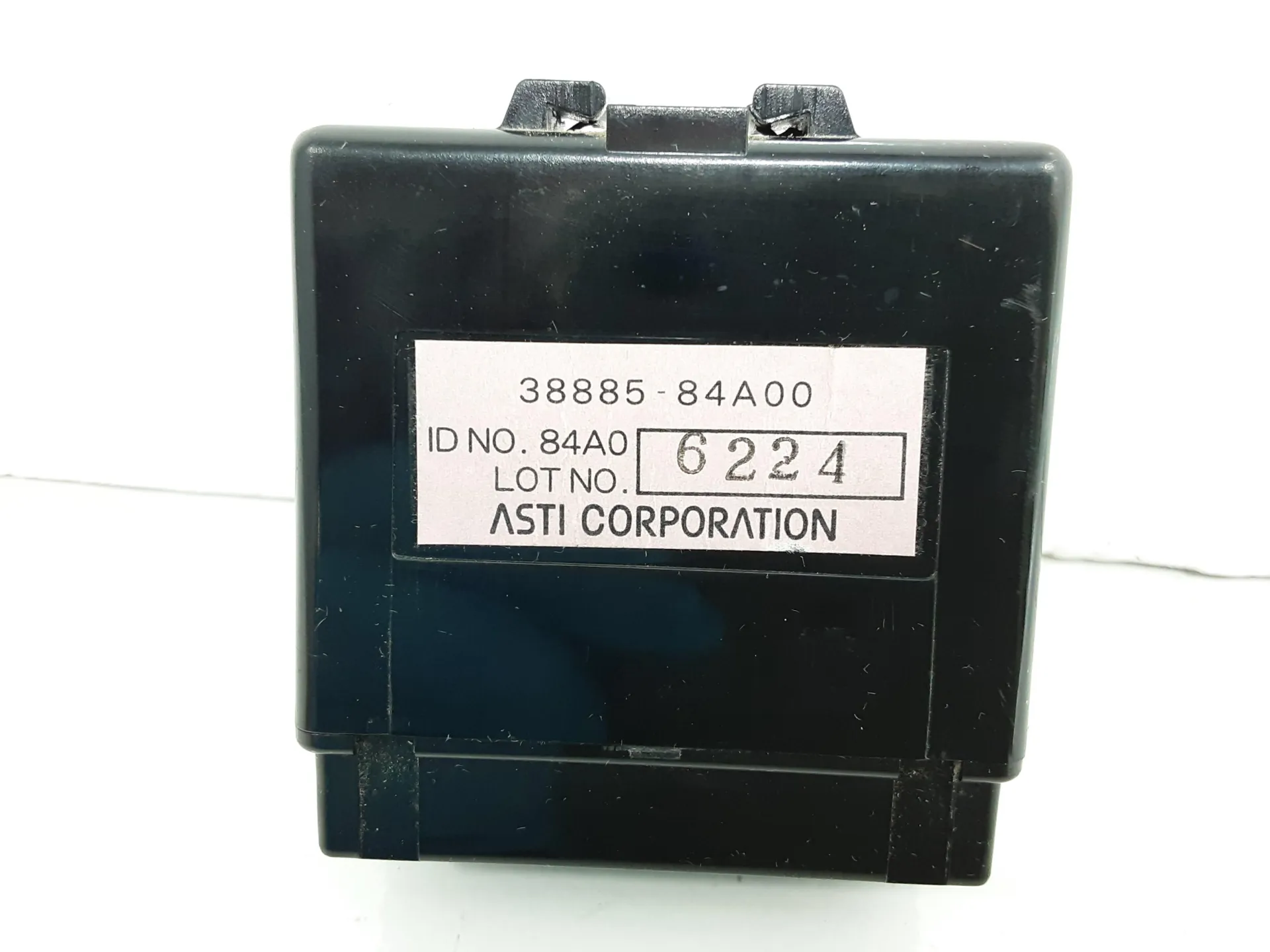 MODULO ELETTRONICO con codice 3888584A00 da SUZUKI Jimny 2° Serie 1500 Diesel 63 kW / 86 CV con codice motore K9K 266/K9K 266 (2007)