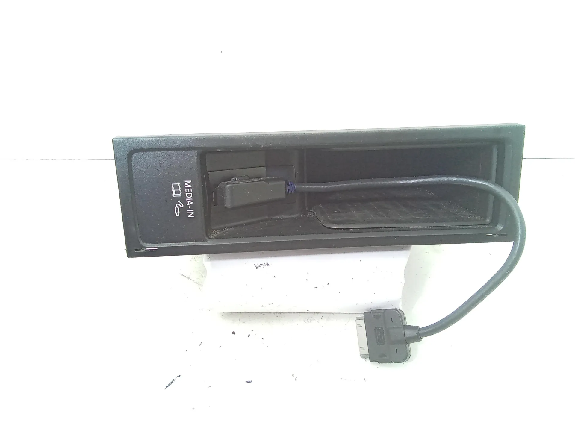 MODULO INTERFACCIA MULTIMEDIALE con codice 5n0035341f da VOLKSWAGEN Passat Berlina 4Â° Serie 2000 Diesel (2010)
