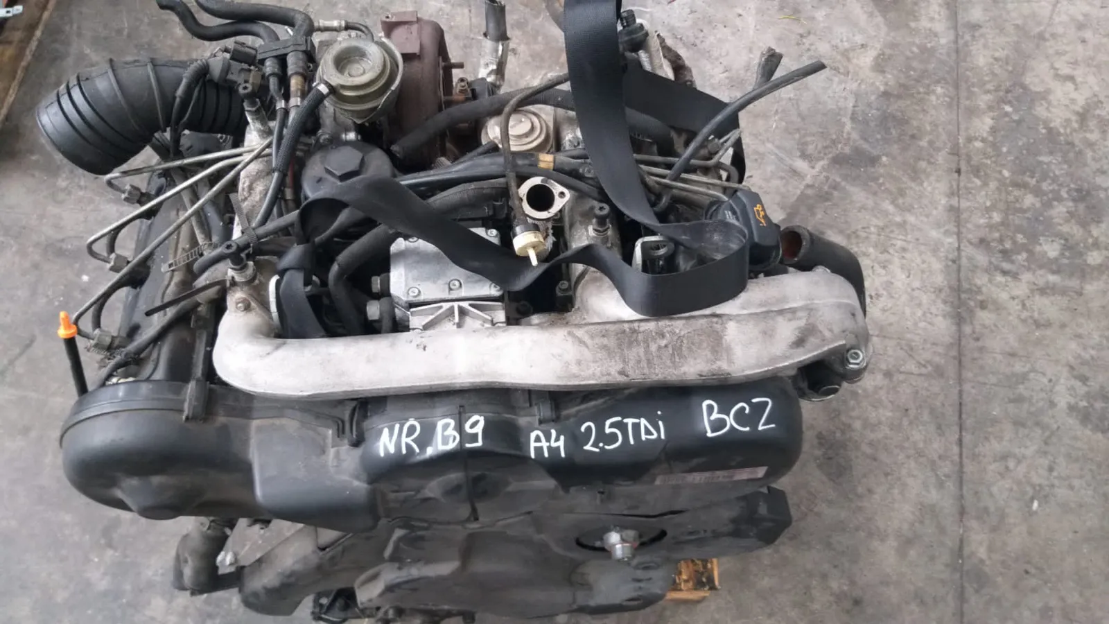 Motore Semicompleto Audi A4 del 2005 2.5 Diesel cod: BCZ CODICE RICAMBIO : BCZ