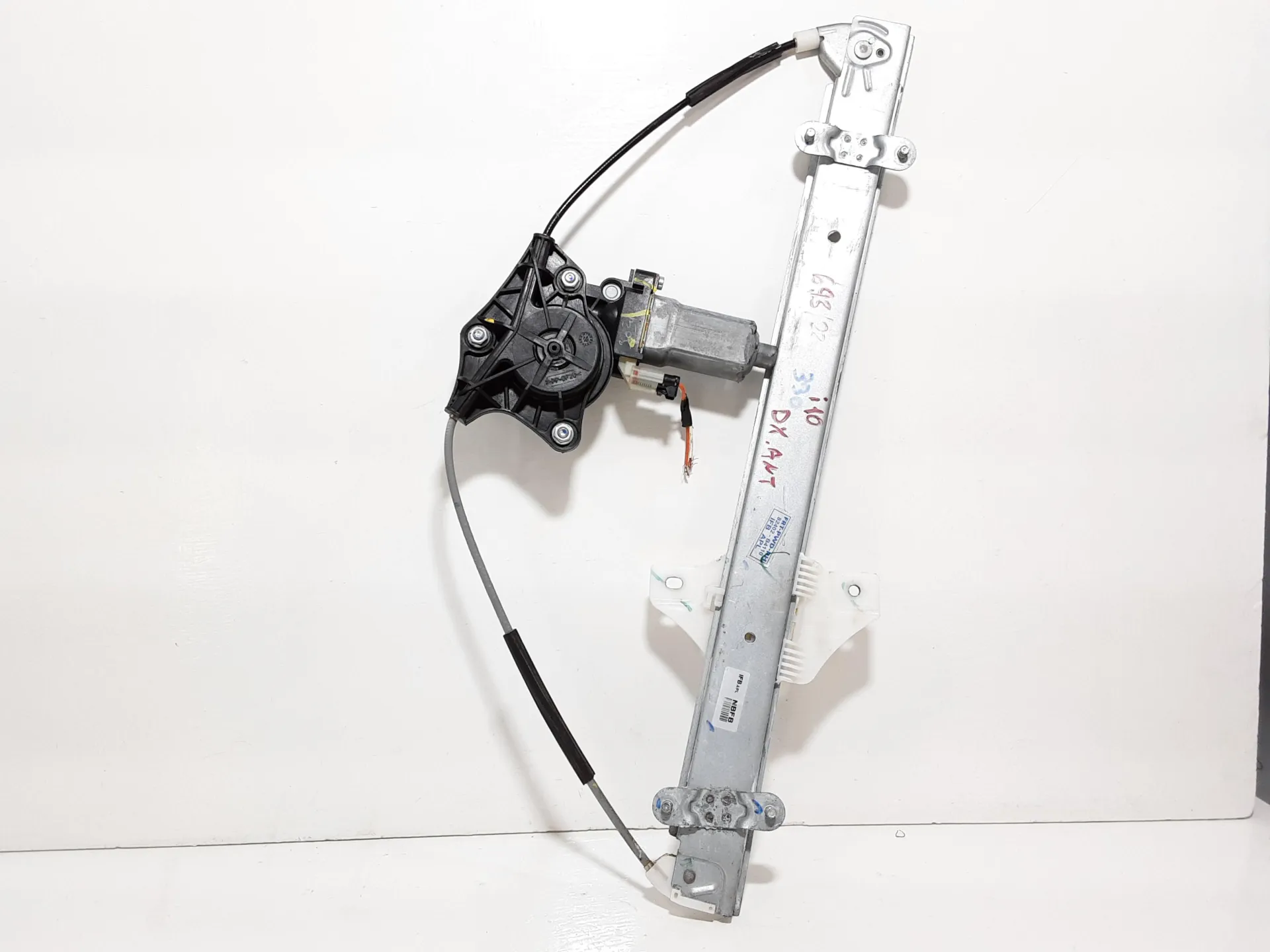 MOTORINO ALZAVETRO ANTERIORE DESTRA con codice 82460b4000 da HYUNDAI i10 2° Serie 1000 Benzina 49 kW / 67 CV con codice motore G3LA/G3LA (2018)