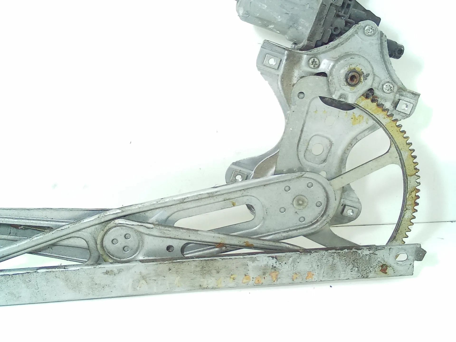 MOTORINO ALZAVETRO ANTERIORE DESTRA con codice 85710-0d100 da TOYOTA Yaris Serie (05>08) 1000 Benzina 50 (2008)