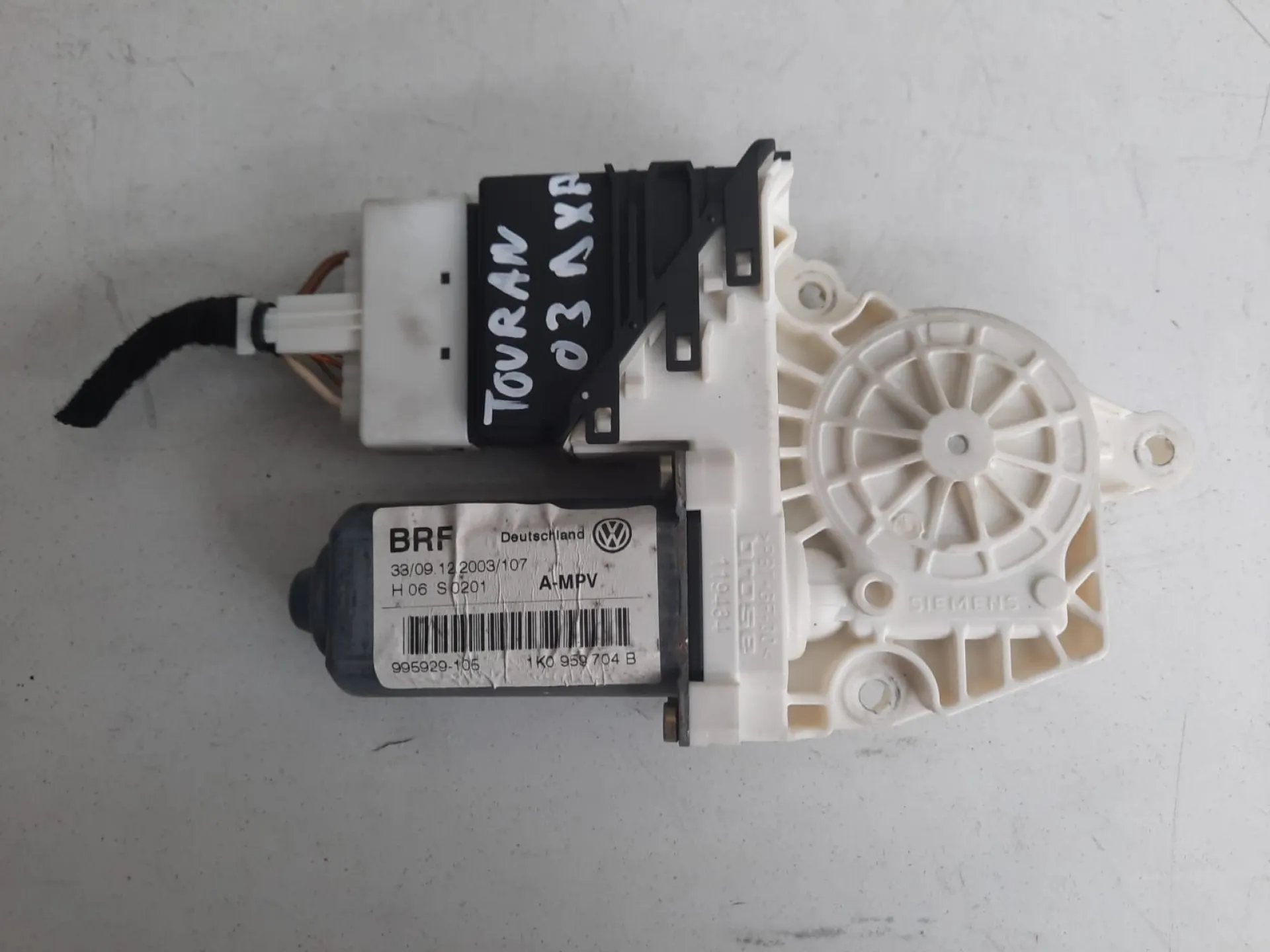 Motorino alzavetro anteriore destra VW Touran del 2003 CODICE RICAMBIO : 1K0959704B