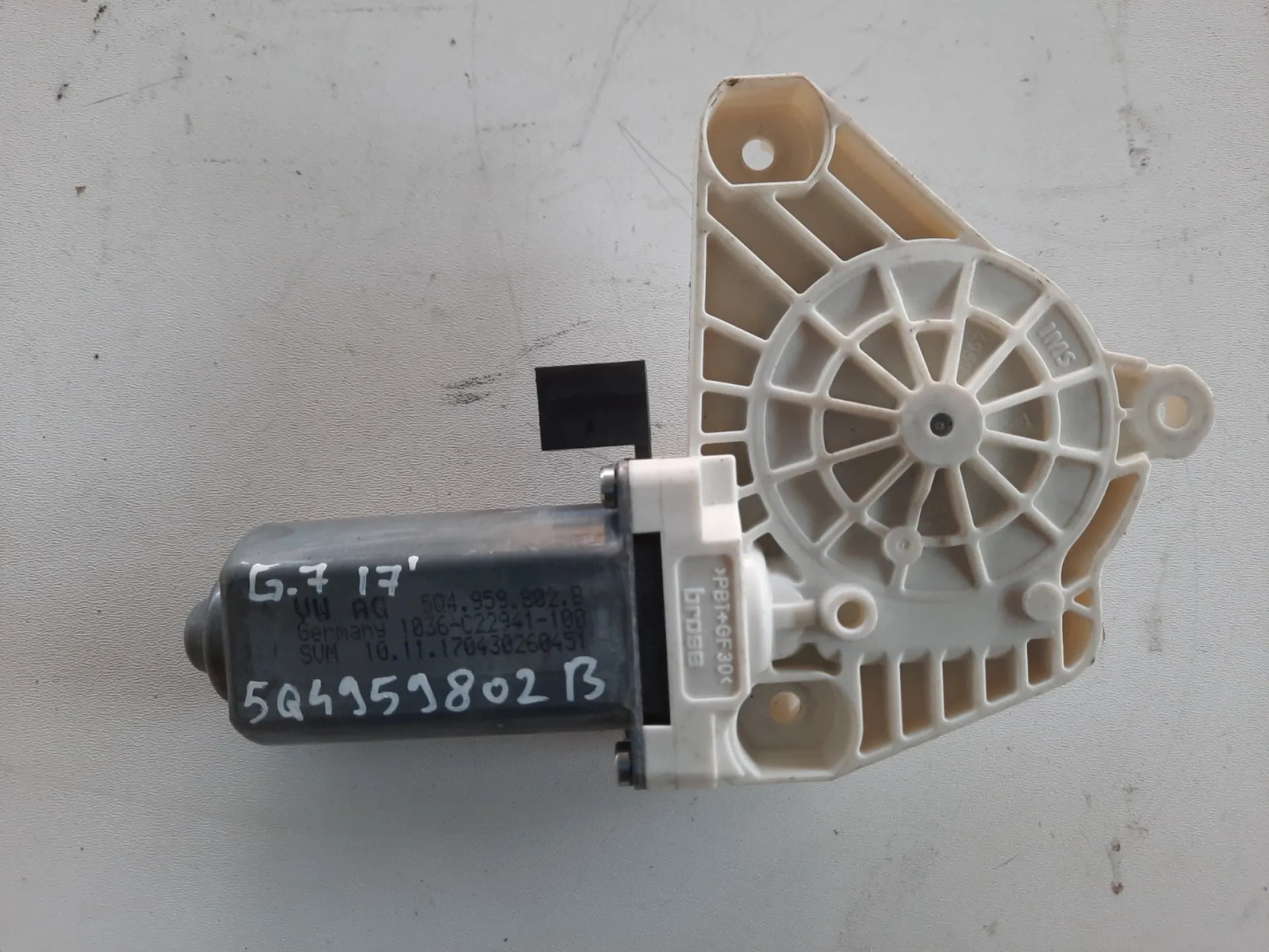 Motorino alzavetro anteriore destro per VW Golf 7 1.4 B del 2017 CODICE RICAMBIO : 5Q4959802B