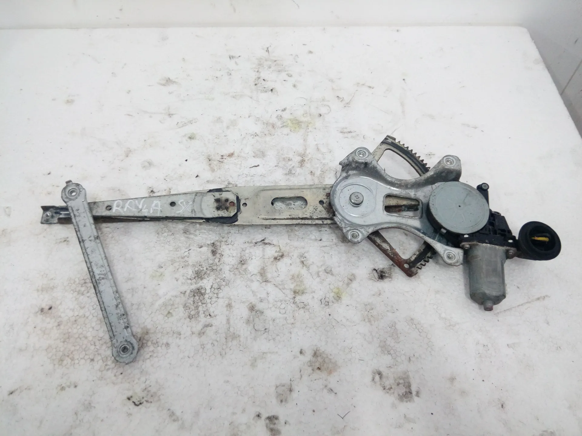 MOTORINO ALZAVETRO ANTERIORE SINISTRO TOYOTA Rav4 3Â° Serie Diesel (2005)