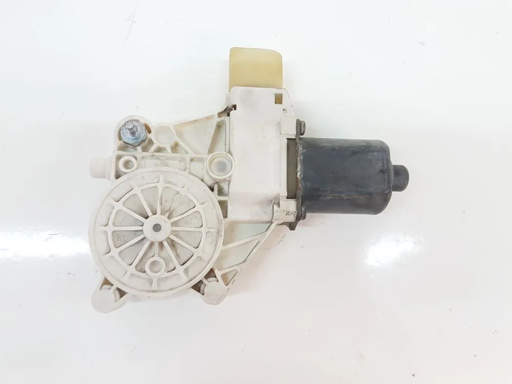 MOTORINO ALZAVETRO ANTERIORE SINISTRO con codice 6927027 da BMW Serie 1 Serie (E87) (04>07) 2000 Diesel 90 (2005)