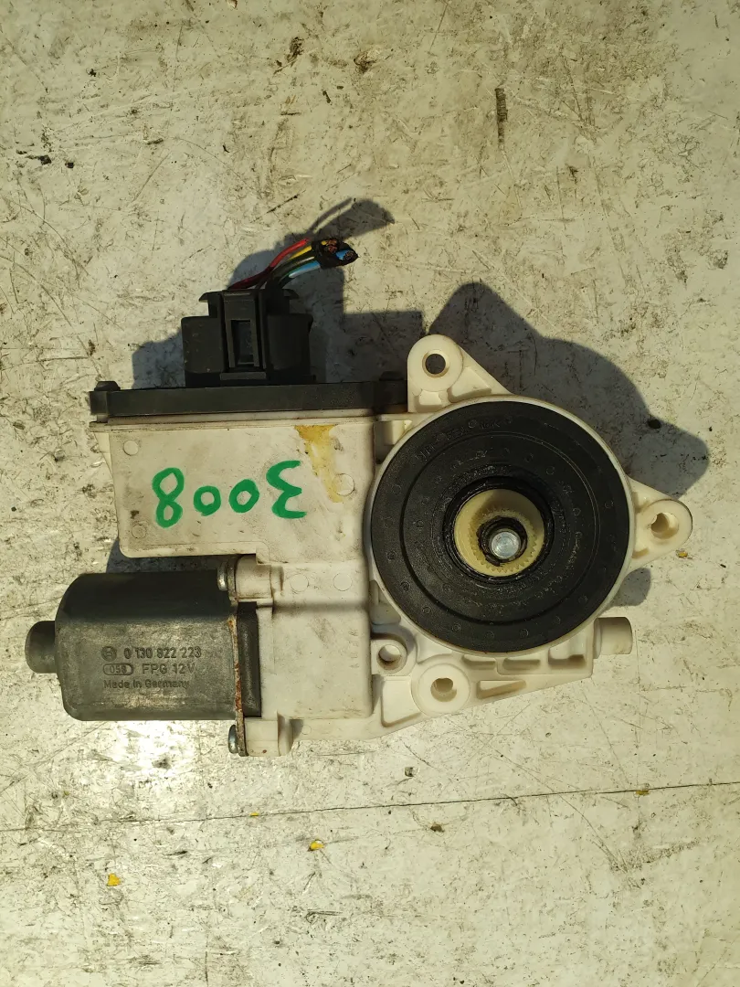 MOTORINO ALZAVETRO ANTERIORE SINISTRO con codice 0130822223 / 69259631 da BMW X3 1Â° Serie Diesel (2008)