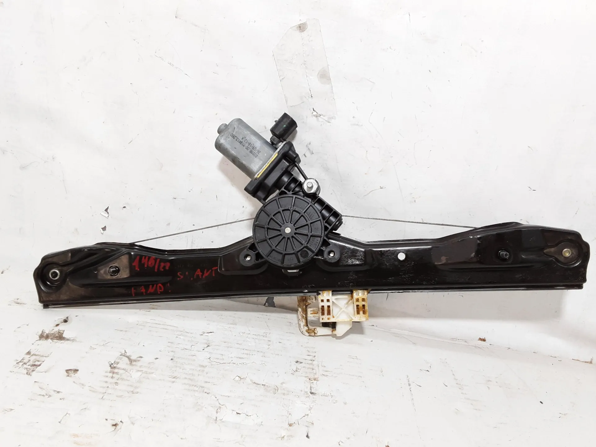 MOTORINO ALZAVETRO ANTERIORE SINISTRO con codice 52076550 da FIAT Panda 3° Serie 1200 Bifuel/Gas 51 kW / 69 CV con codice motore 169A4000/169 A4.000 (2018)