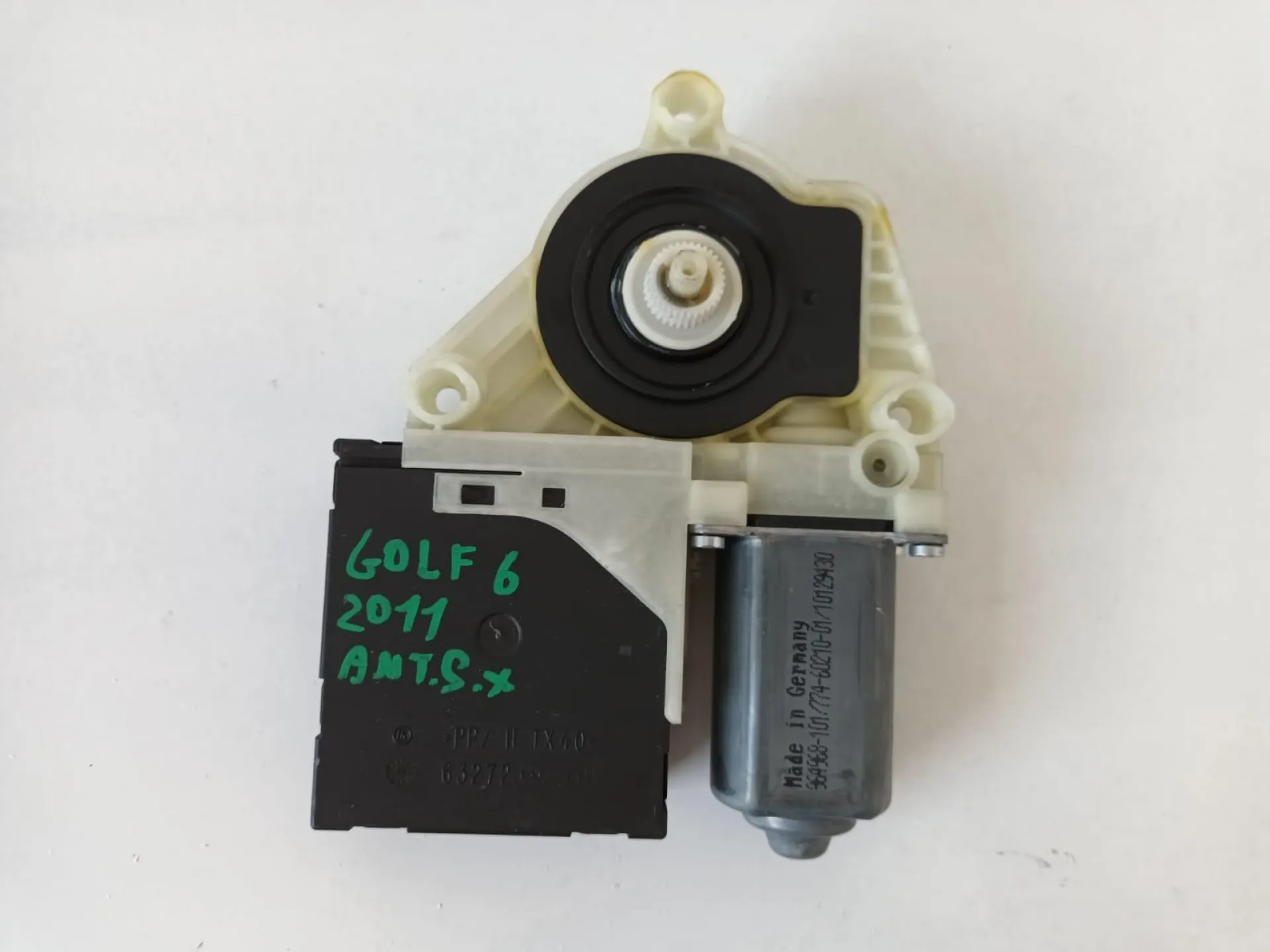 MOTORINO ALZAVETRO ANTERIORE SINISTRO con codice 5K0959793 da VOLKSWAGEN Golf 6 Berlina (08>12) 1600 Diesel (2011)