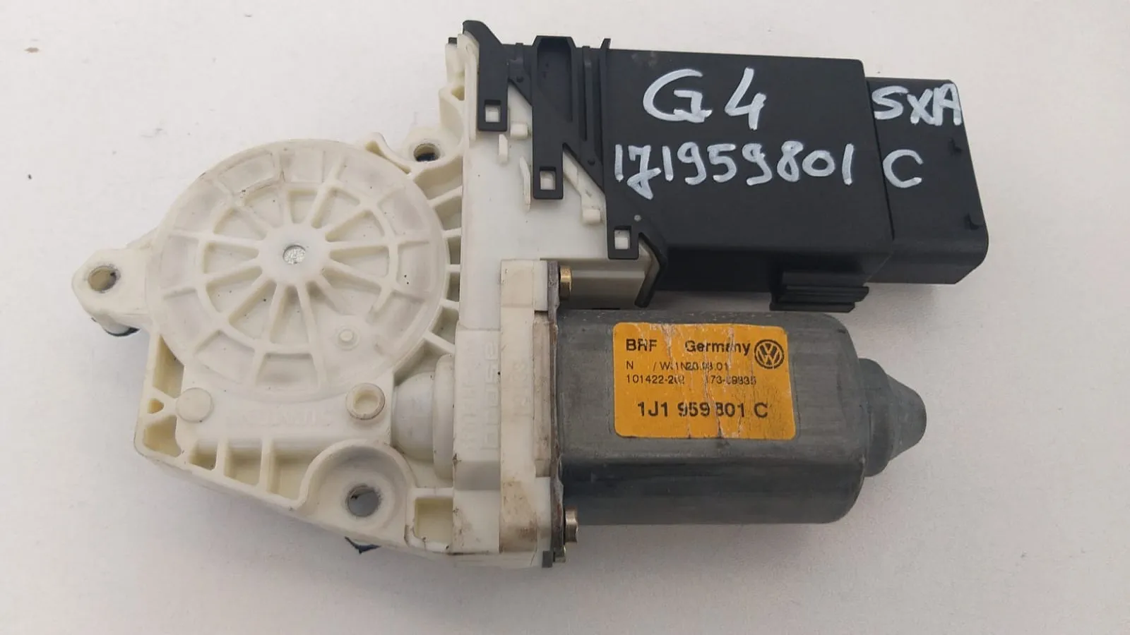 Motorino alzavetro anteriore sinistro Volkswagen Golf 4 del 2002 1.9 Diesel CODICE RICAMBIO : 1J1959801