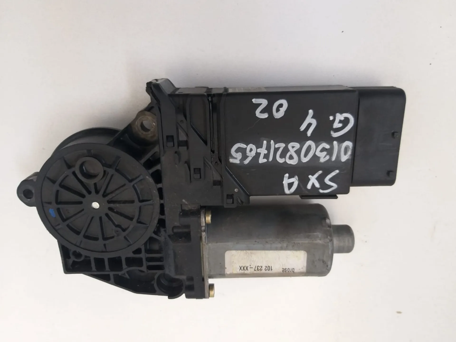 Motorino alzavetro anteriore sinistro Volkswagen Golf 4 del 2002 1.9 Diesel CODICE RICAMBIO : 0130821765