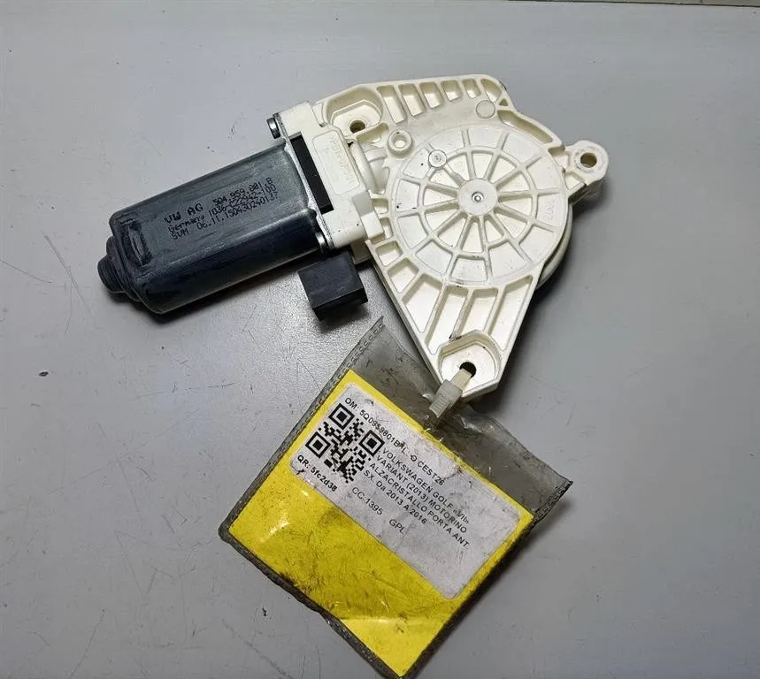 MOTORINO ALZAVETRO ANTERIORE SINISTRO con codice 5Q4959801B da VOLKSWAGEN Golf 7 Berlina (12>) 1395 gas (2015)