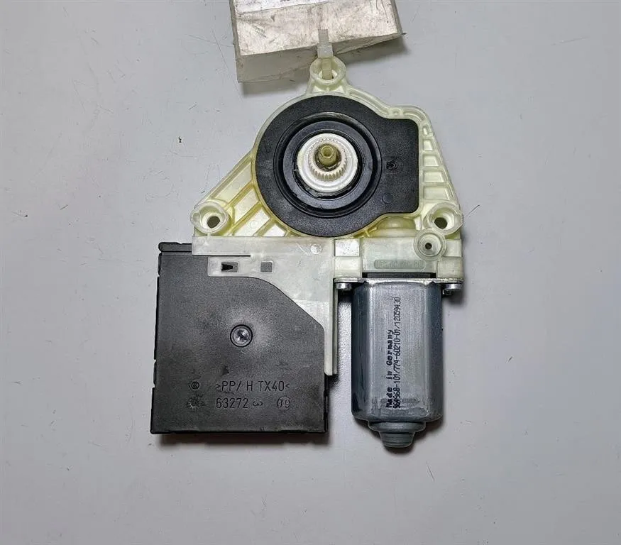 MOTORINO ALZAVETRO ANTERIORE SINISTRO con codice 5K0959793 da VOLKSWAGEN Golf 6 Berlina (08>12) 1390 benzina (2008)
