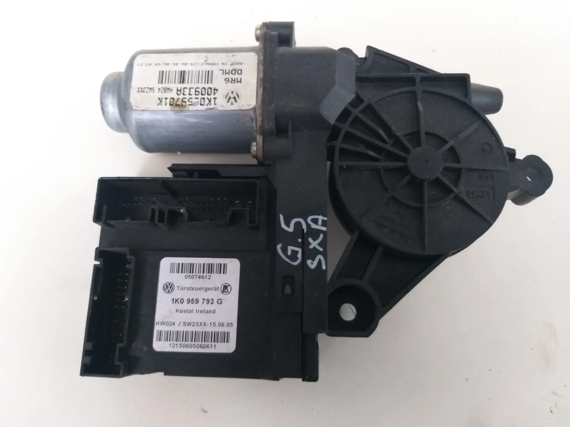 Motorino alzavetro anteriore sinistro VW Golf 5 1.9 D del 2006 CODICE RICAMBIO : 1K0959793G