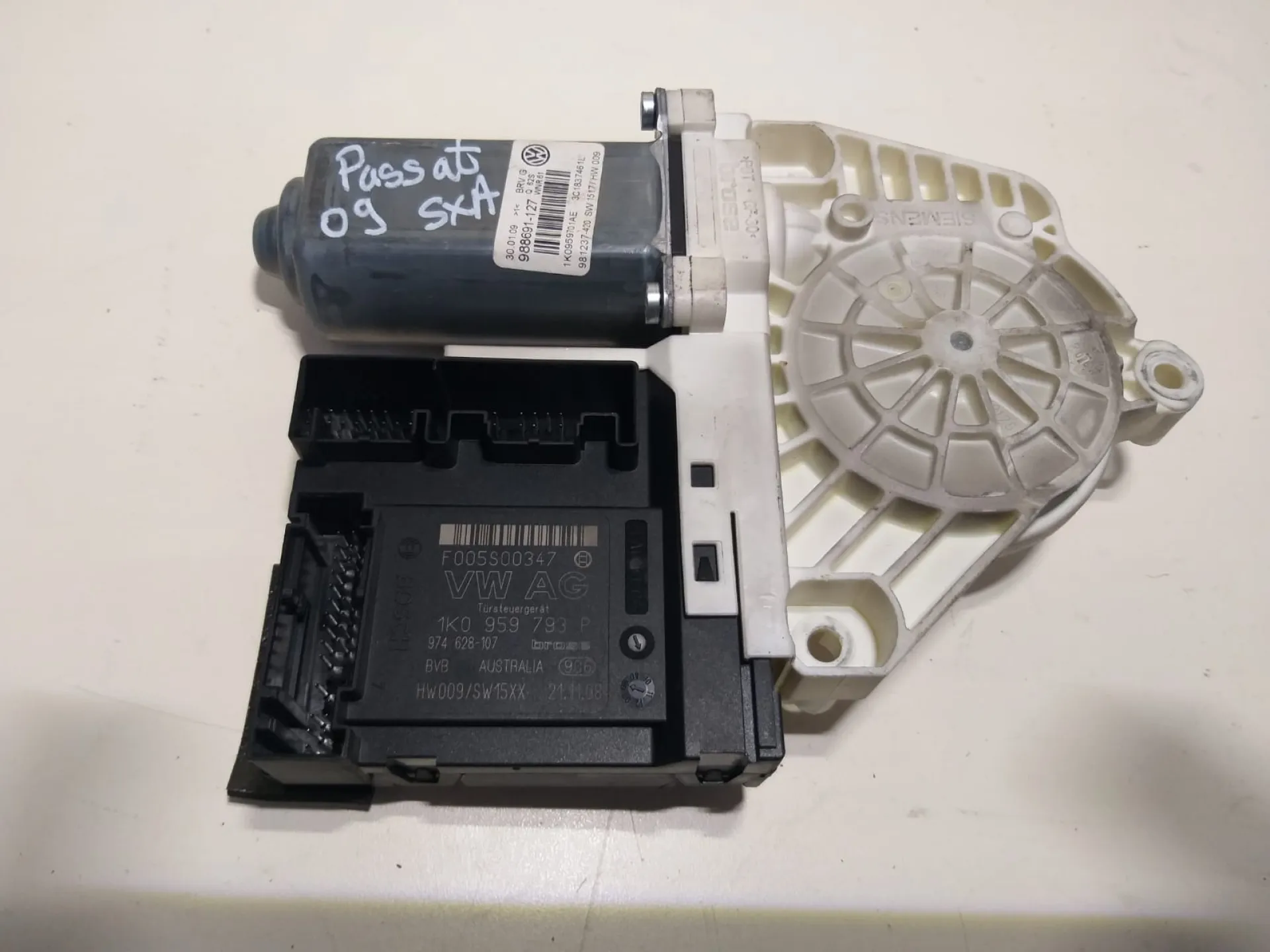Motorino alzavetro anteriore sinistro VW Passat 2.0 D del 2009 CODICE RICAMBIO : F005500347