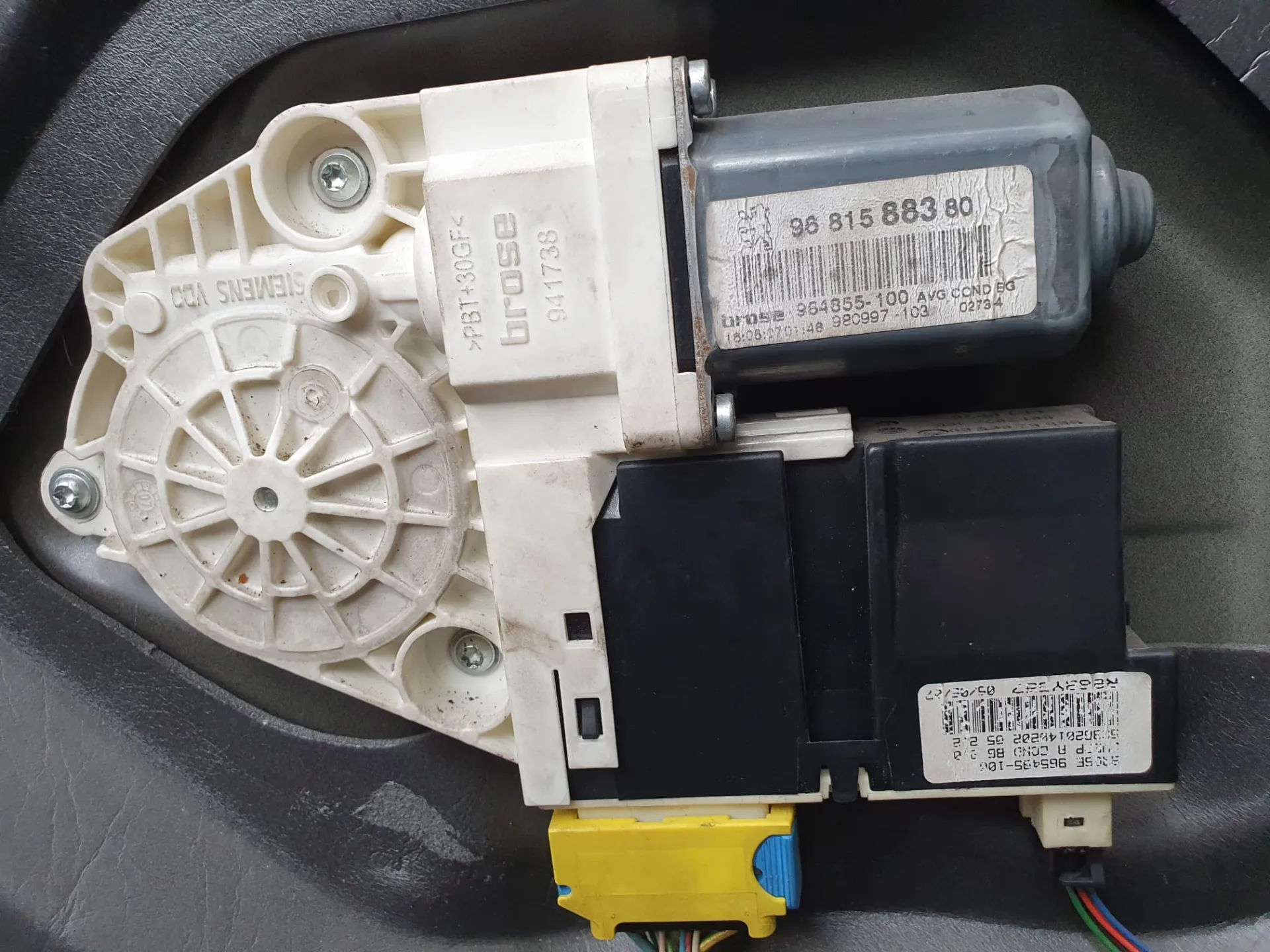 Motorino alzavetro Peugeot 307cc / Cabrio del 2007 2.0 Benzina CODICE RICAMBIO : 9681588380