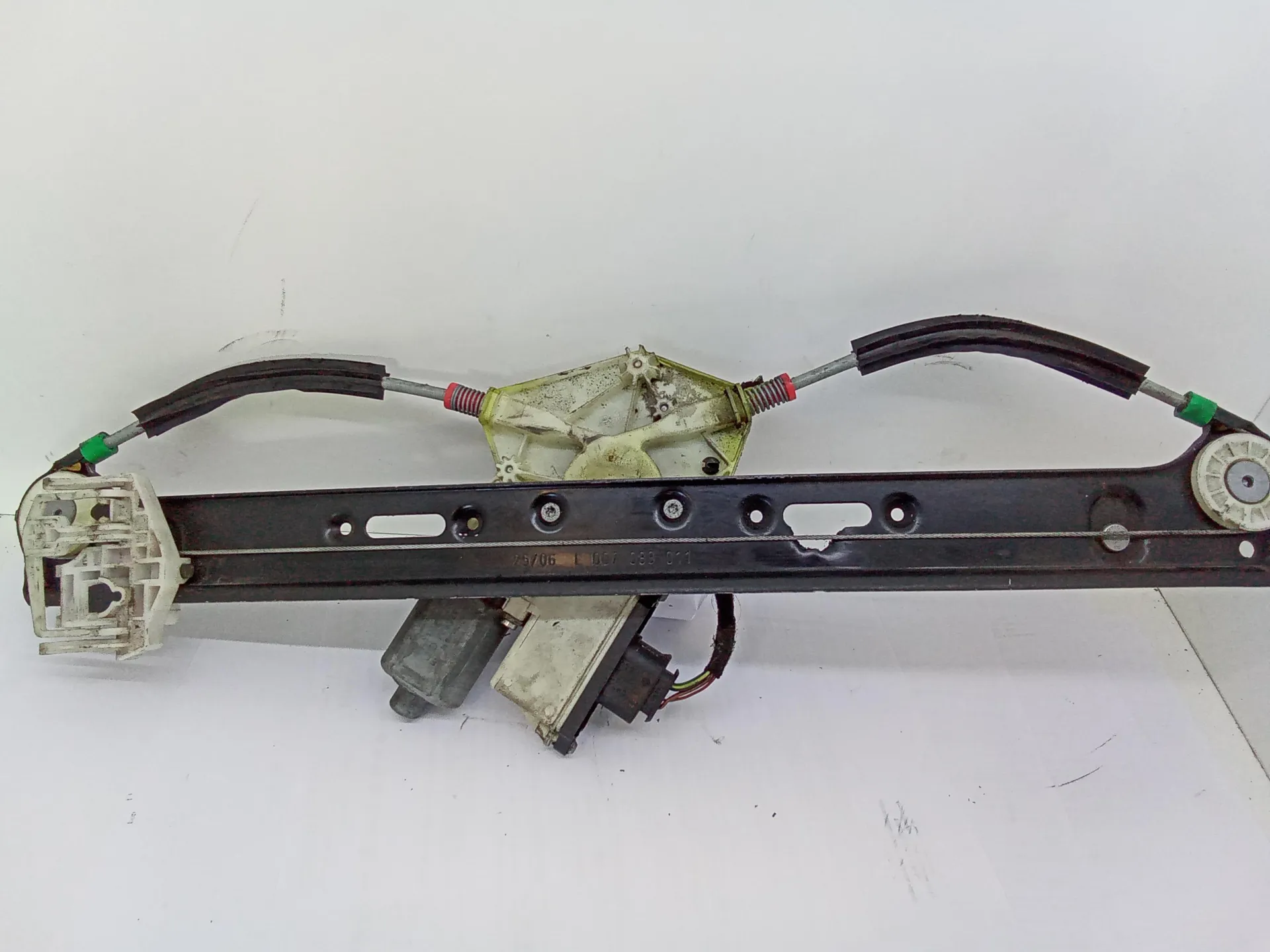 MOTORINO ALZAVETRO POSTERIORE DESTRA con codice 0130822236 da BMW X3 1Â° Serie Benzina (2006)