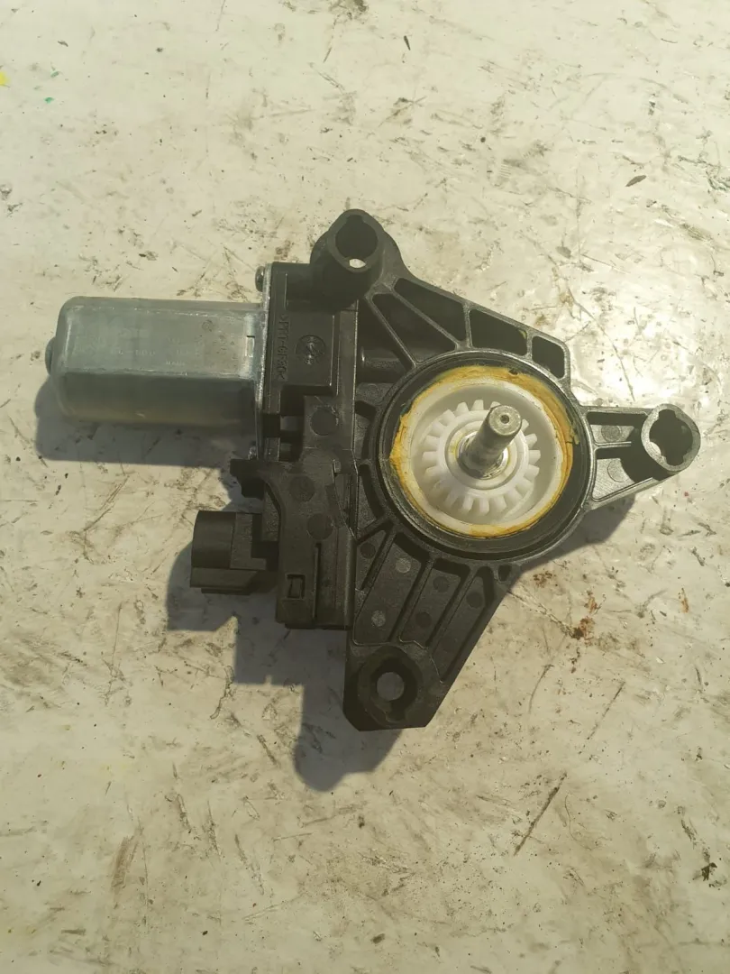 MOTORINO ALZAVETRO POSTERIORE DESTRA con codice C37708100 / GB58RA da JEEP Renegade Serie (14>) Diesel (2015)