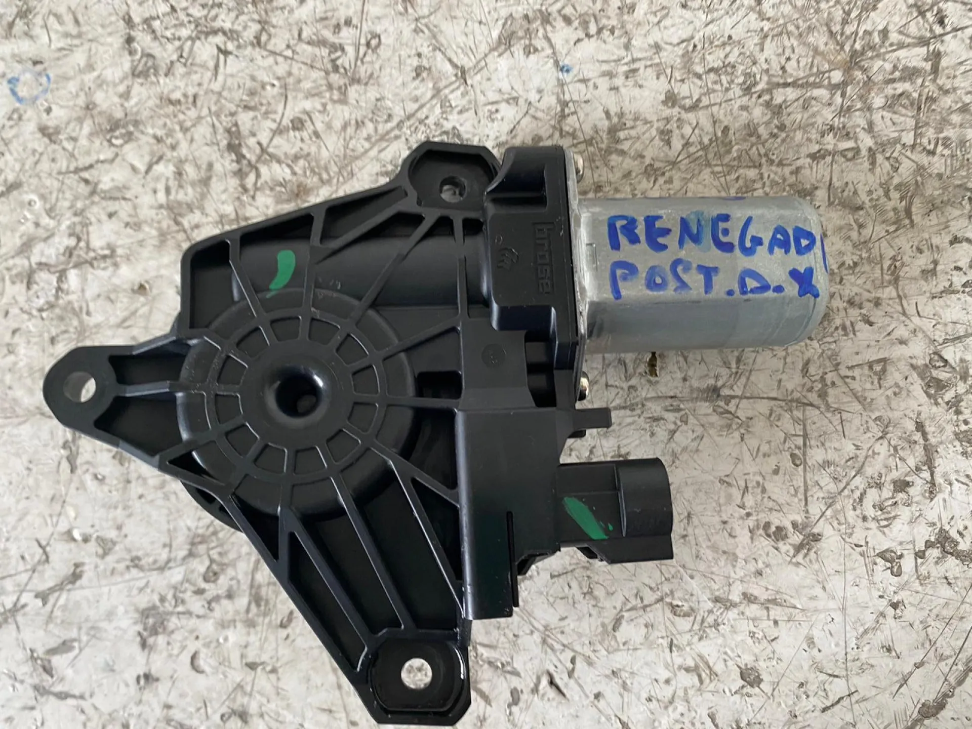 MOTORINO ALZAVETRO POSTERIORE DESTRA con codice C37706100 da JEEP Renegade Serie (14>) Diesel (2015)