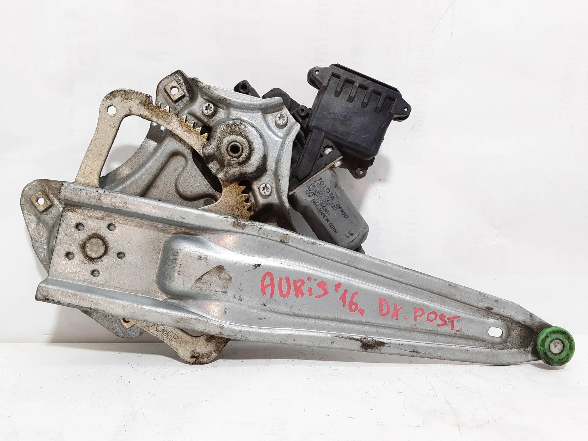 MOTORINO ALZAVETRO POSTERIORE DESTRA con codice 8570202020 da TOYOTA Auris Serie (E180) (12>18) 1798 Hybrid 73 (2017)