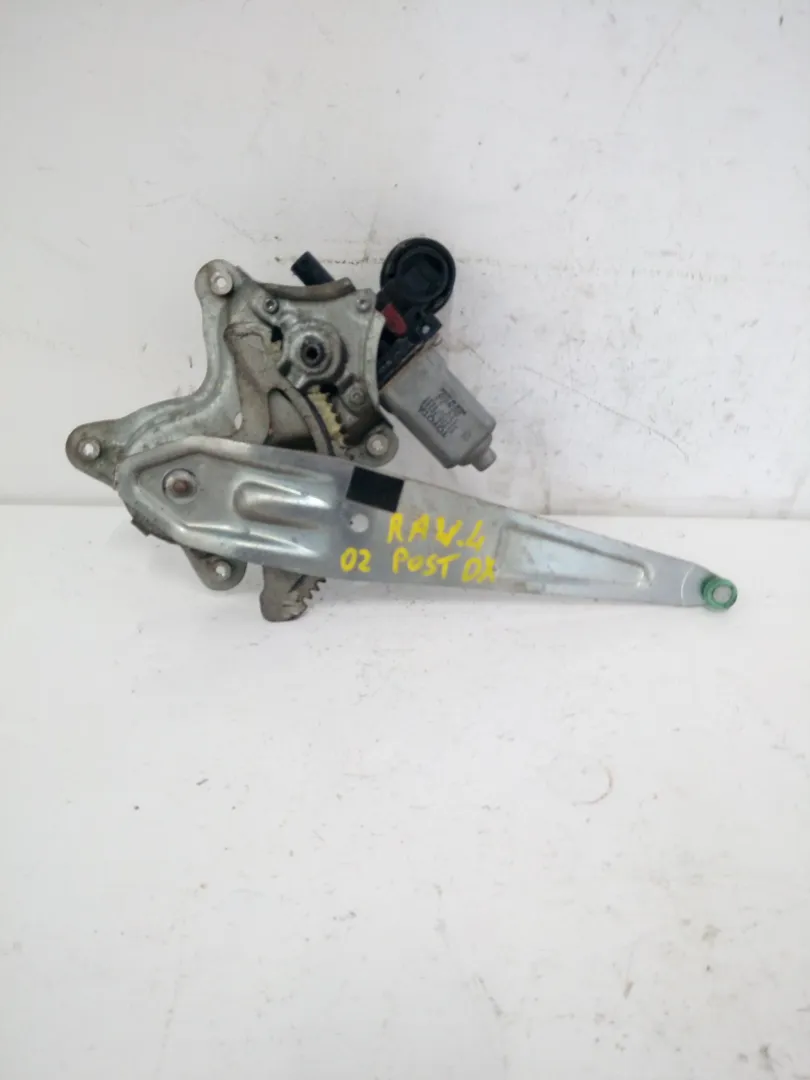 8572032150 / 0621009521 MOTORINO ALZAVETRO POSTERIORE DESTRA TOYOTA Rav4 2Â° Serie 2000 Diesel (2002)