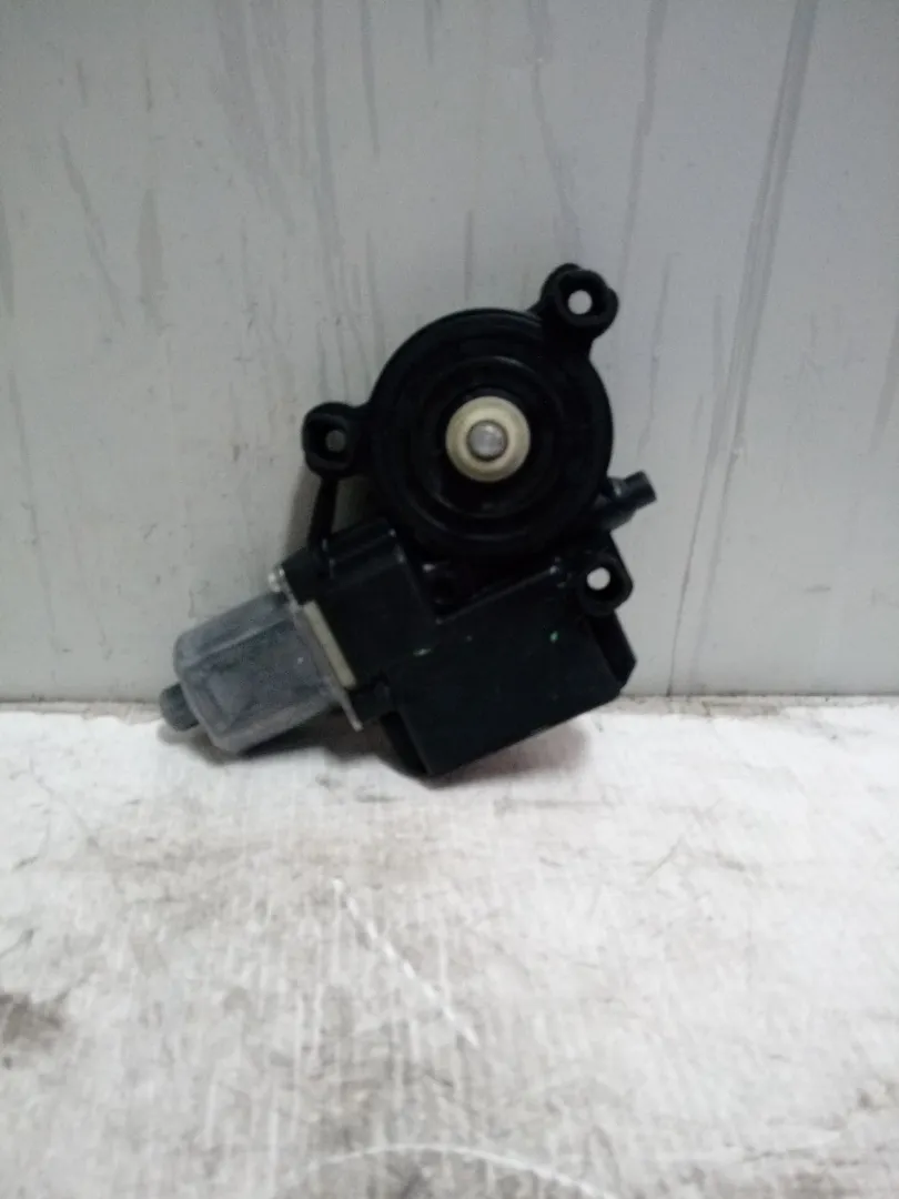 6R0959812 / S850311054E / 0130822533 / E850201008 MOTORINO ALZAVETRO POSTERIORE DESTRA VOLKSWAGEN Polo 5Â° Serie Diesel (2014)