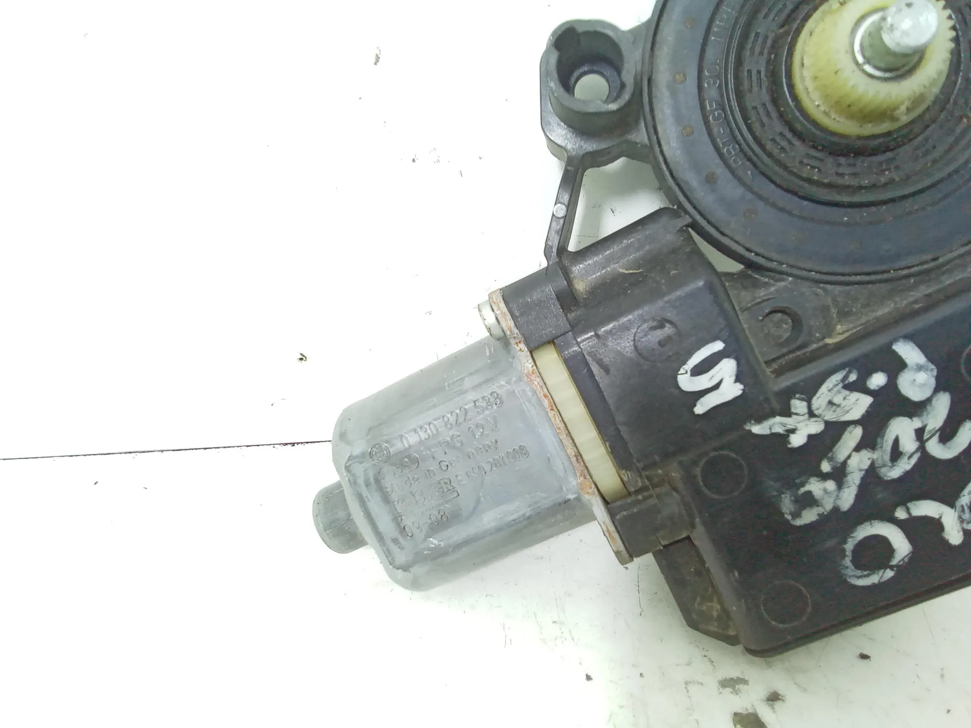 MOTORINO ALZAVETRO POSTERIORE DESTRA con codice 6r959812b da VOLKSWAGEN Polo 5Â° Serie 1600 Diesel 66 kW / 90 CV (2009)