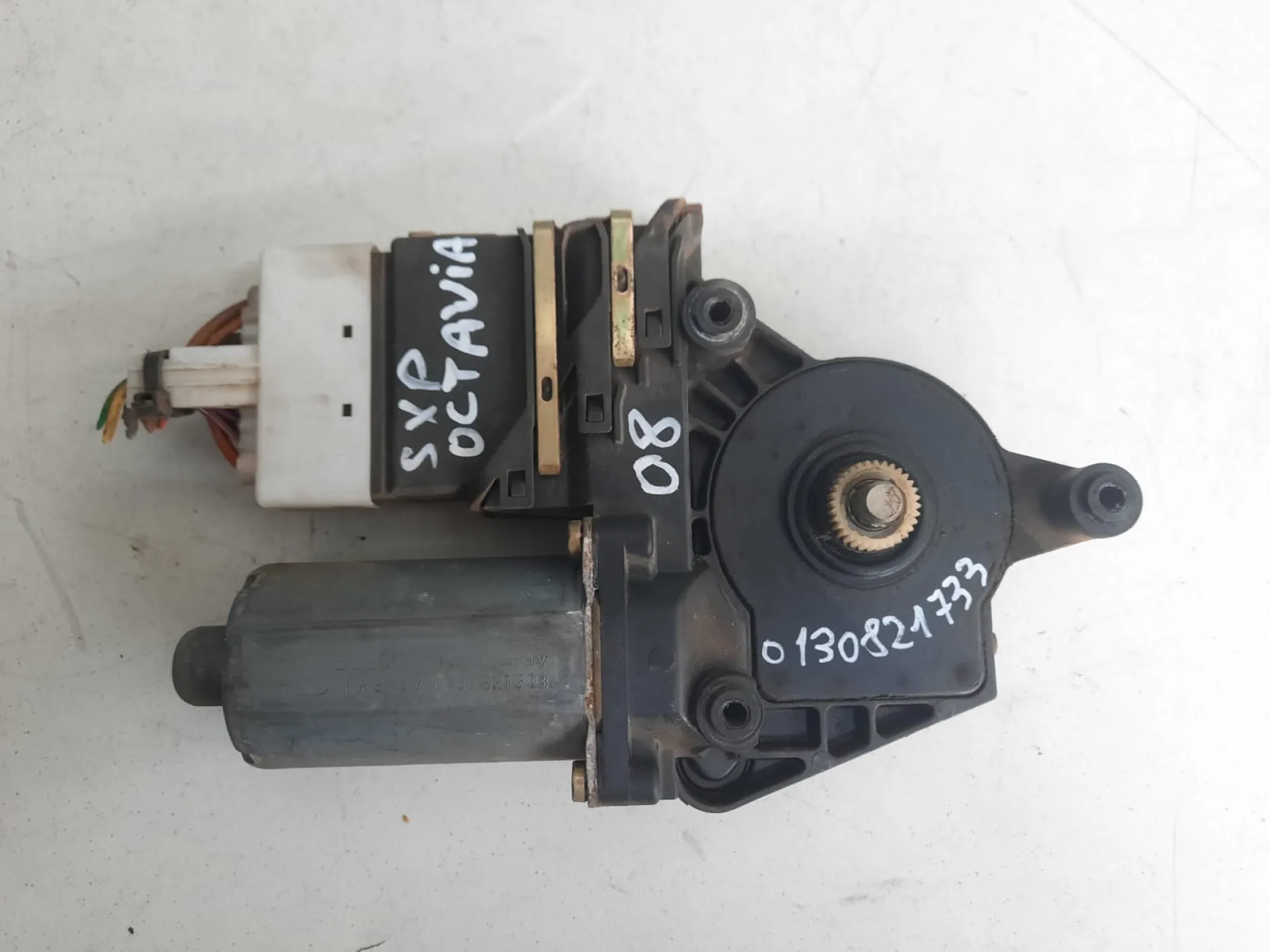 Motorino alzavetro posteriore sinistra Skoda Octavia del 2008 CODICE RICAMBIO : 0130821733