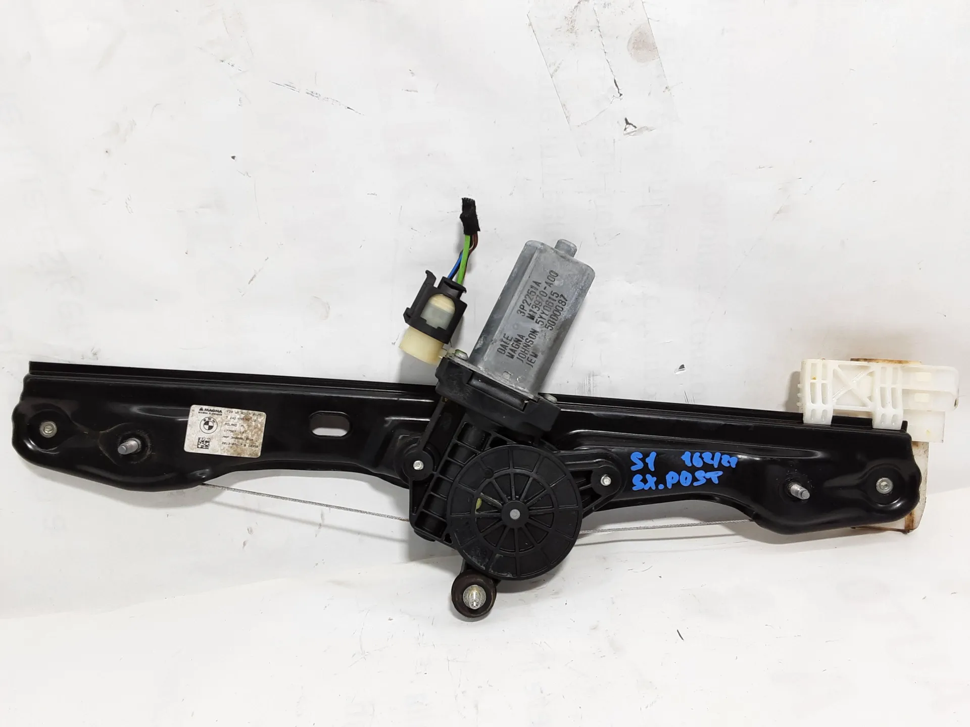 MOTORINO ALZAVETRO POSTERIORE SINISTRO con codice 3P2251A da BMW Serie 1 F20 (11>19) 2000 Diesel 135 kW / 184 CV con codice motore N47D20C/N47 D20 C (2013)