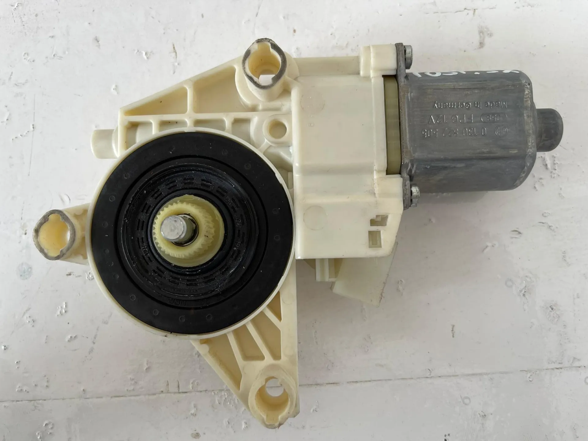 MOTORINO ALZAVETRO POSTERIORE SINISTRO con codice A2048200542 da MERCEDES GLK (W204) (08>) Diesel (2010)