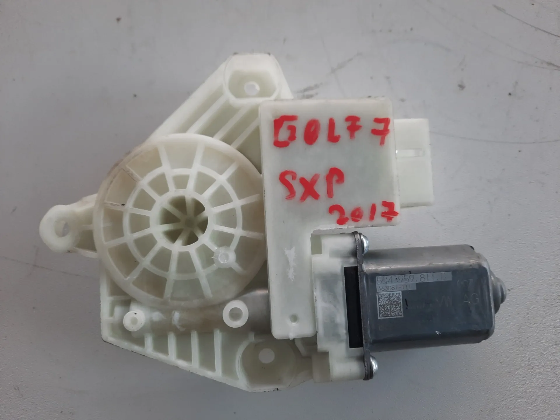 Motorino alzavetro posteriore sinistro per VW Golf 7 1.4 B del 2017 CODICE RICAMBIO : 5Q4959811D
