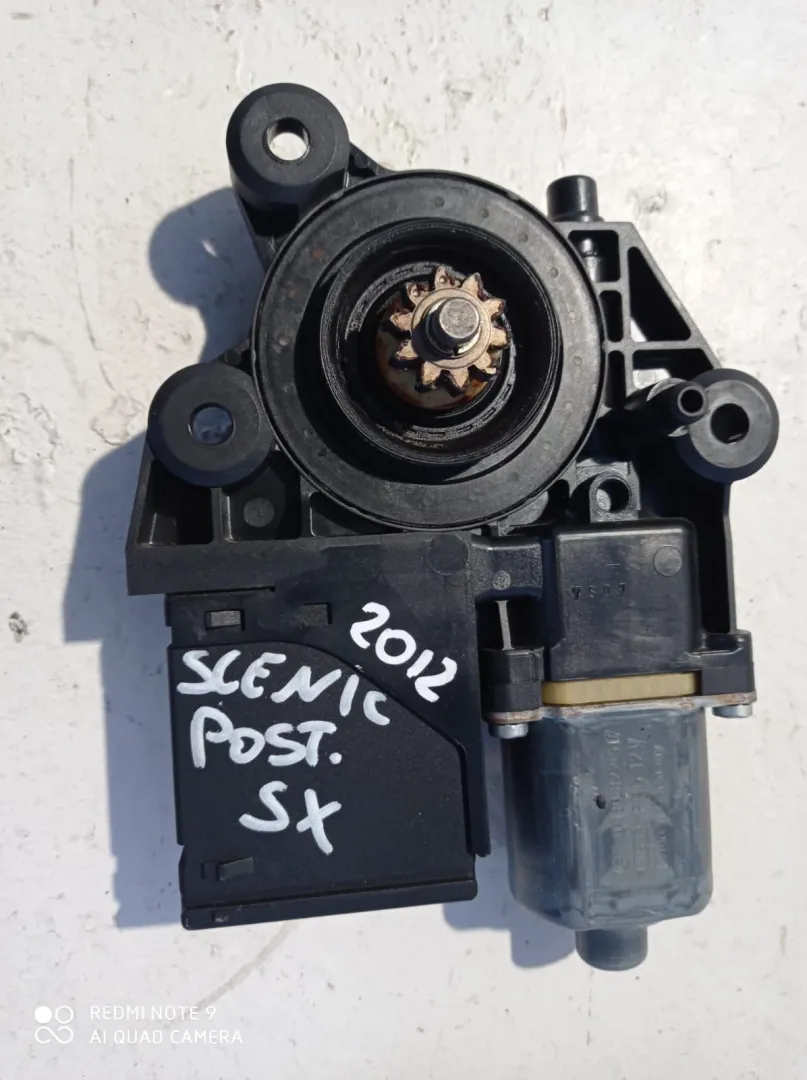 MOTORINO ALZAVETRO POSTERIORE SINISTRO con codice 827310004R da RENAULT Scenic Serie (09>16) Diesel (2012)
