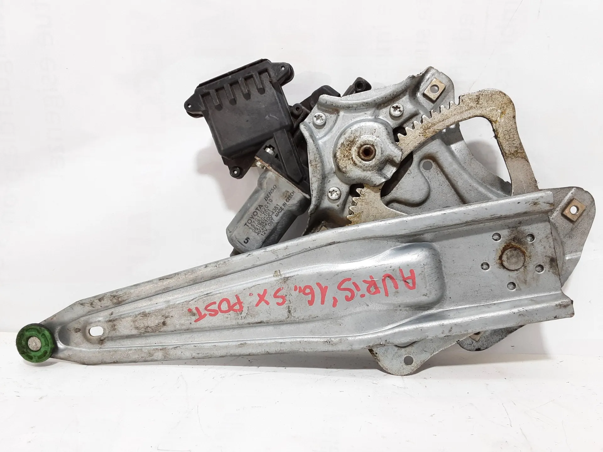 MOTORINO ALZAVETRO POSTERIORE SINISTRO con codice 8570102010 da TOYOTA Auris Serie (E180) (12>18) 1798 Hybrid 73 (2017)