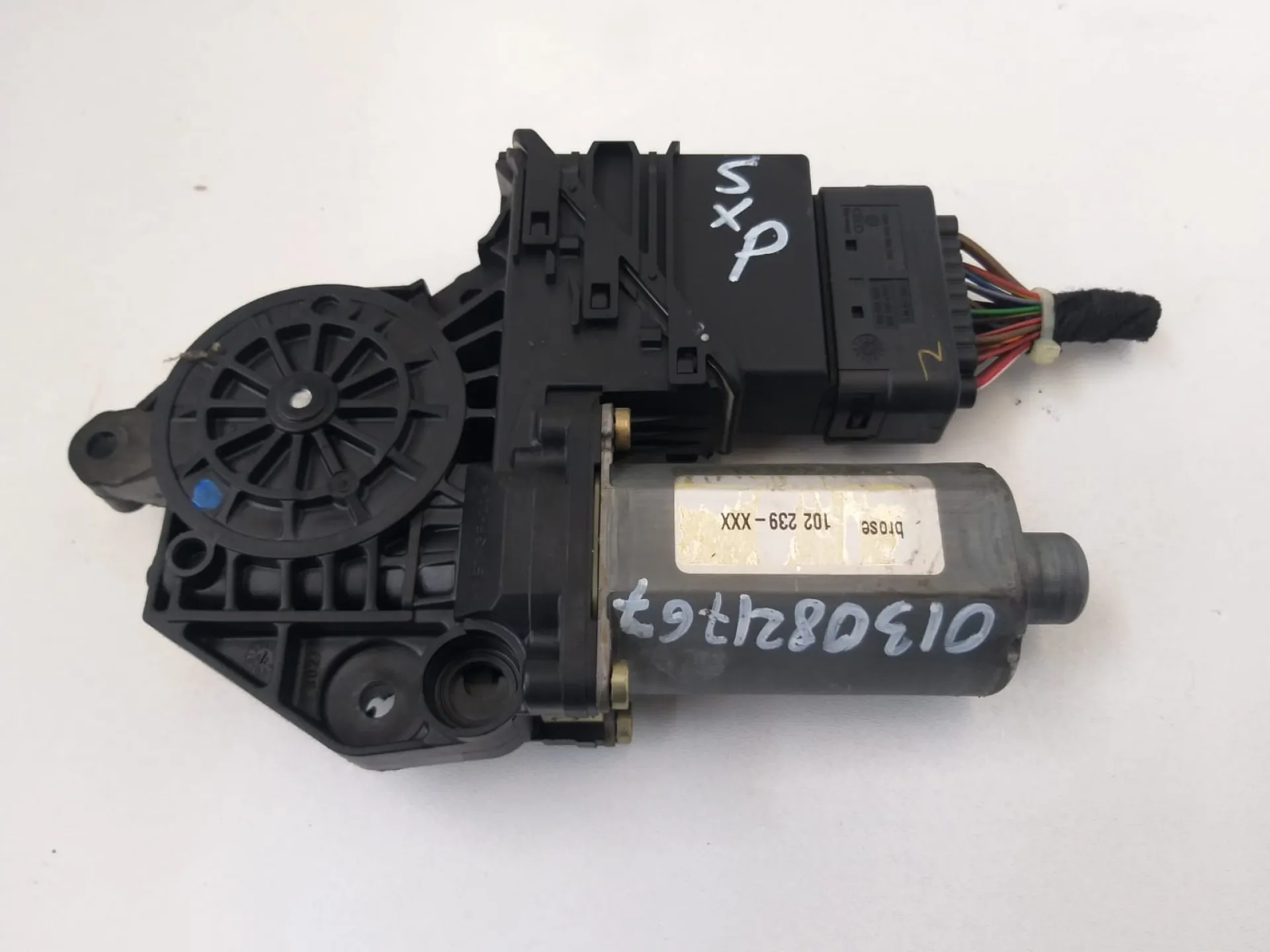 Motorino alzavetro posteriore sinistro Volkswagen Golf 4 del 2002 1.9 Diesel CODICE RICAMBIO : 0130821767