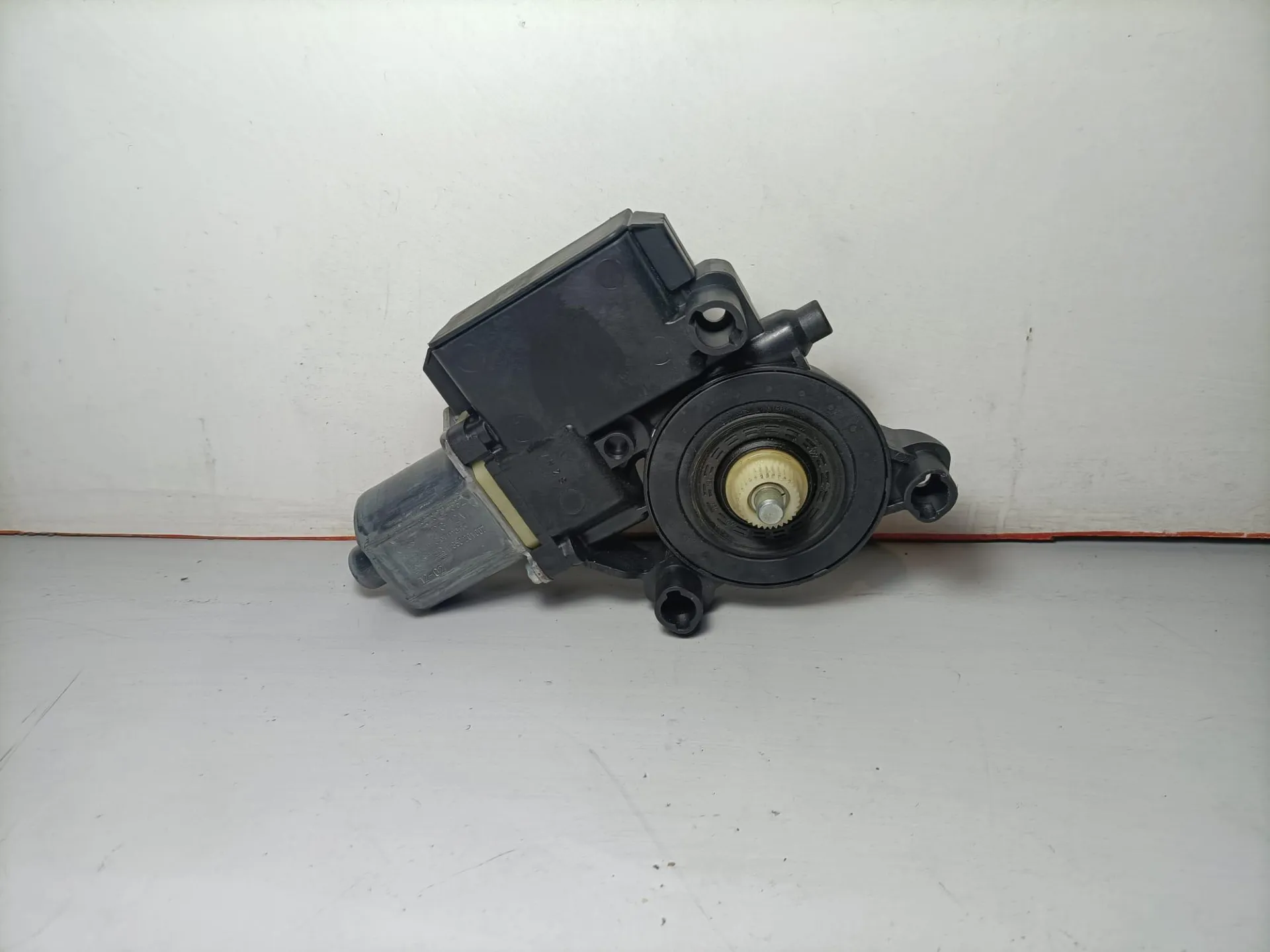 MOTORINO ALZAVETRO POSTERIORE SINISTRO con codice 6R0959811G da VOLKSWAGEN Polo 5Â° Serie Benzina (2012)