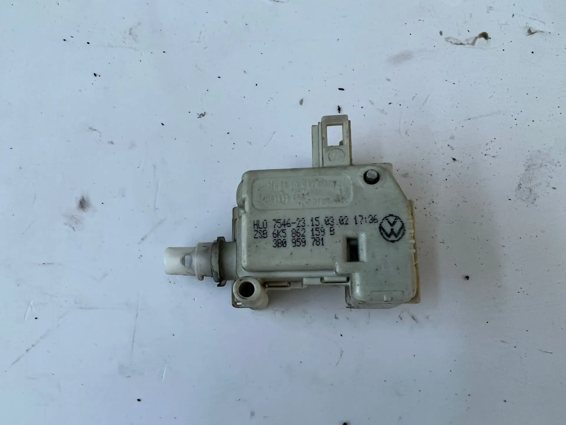 Motorino chiusura portellone posteriore Seat Cordoba 1.4 B del 2001 CODICE RICAMBIO : 3B0959781
