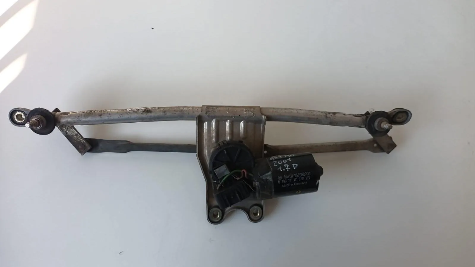 MOTORINO TERGI ANT COMPLETO DI TANDEM con codice 0390241141 da OPEL Astra G Berlina 1700 Diesel (2001)