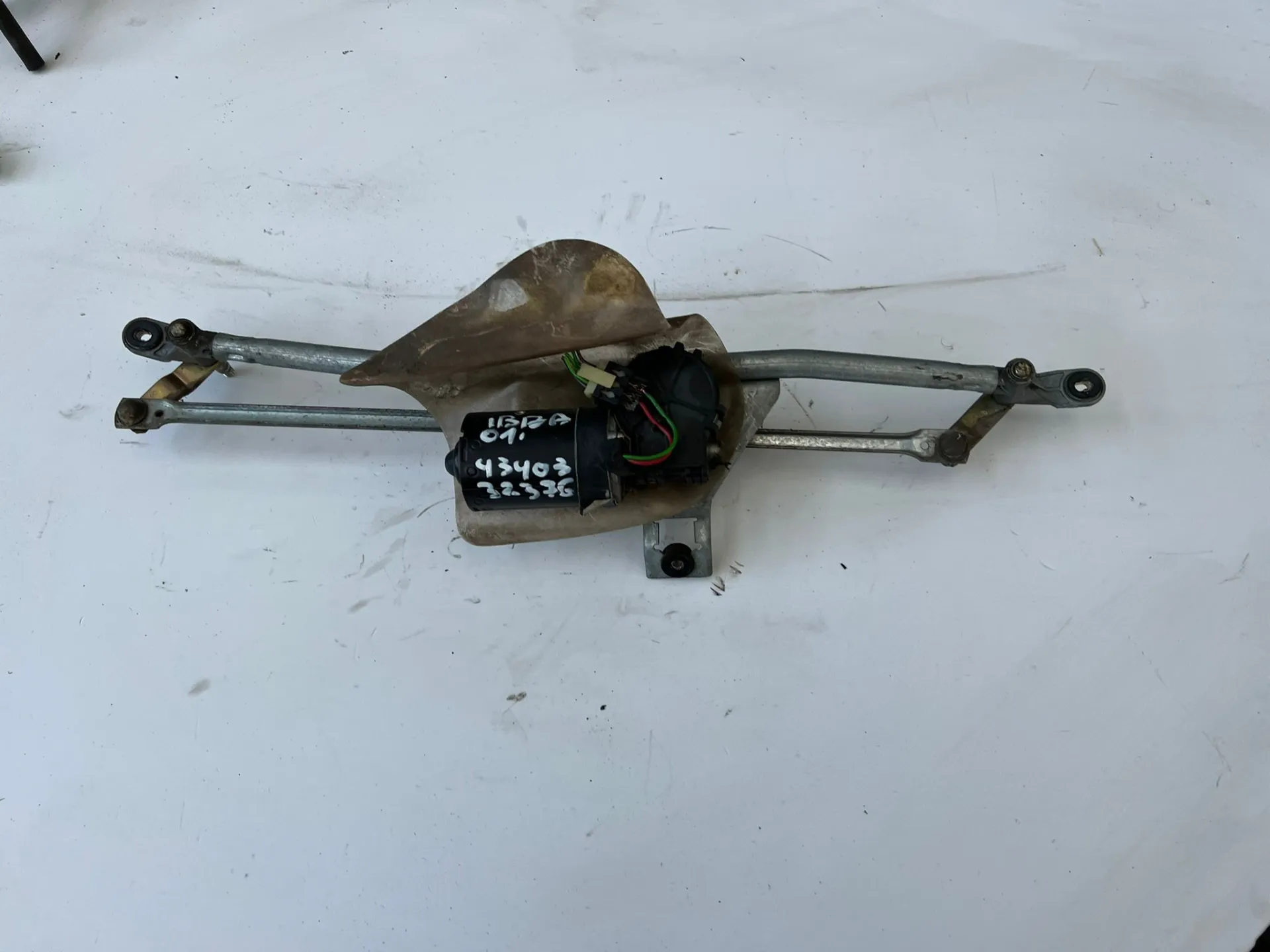 Motorino tergicristallo anteriore Seat Cordoba 1.4 B del 2001 CODICE RICAMBIO : 4340332376