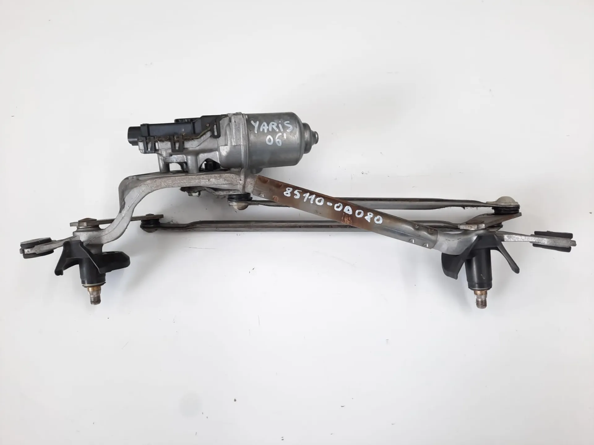Motorino tergicristallo anteriore Toyota Yaris 1.0 B del 2006 CODICE RICAMBIO : 851100D080
